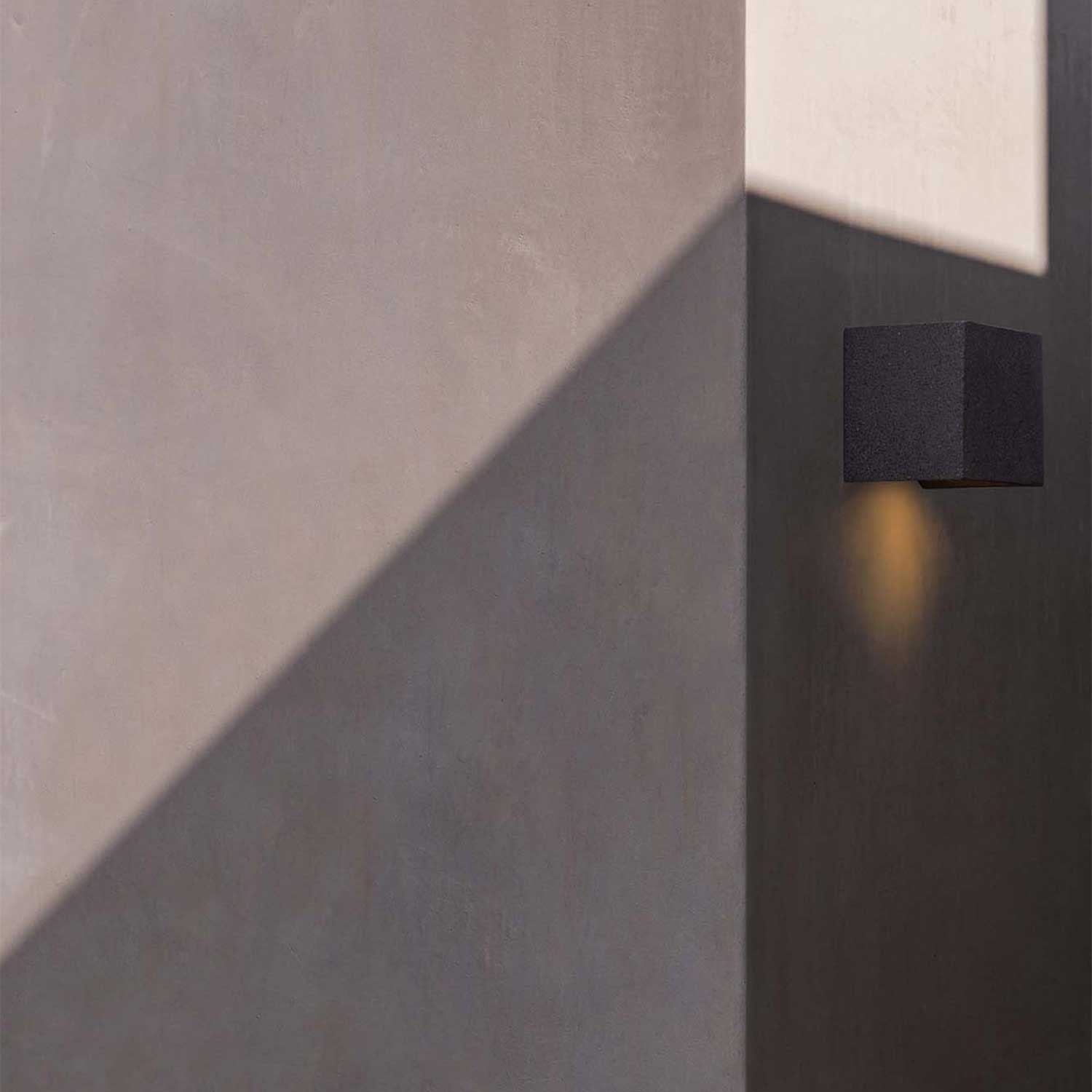 Grot - Außenwandleuchte LED aus Beton im Industriestil