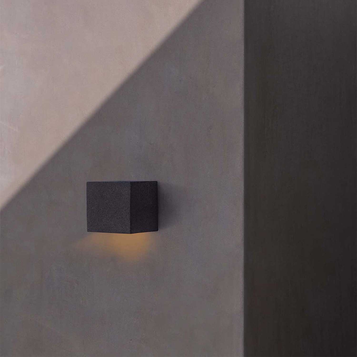 Grot - Außenwandleuchte LED aus Beton im Industriestil
