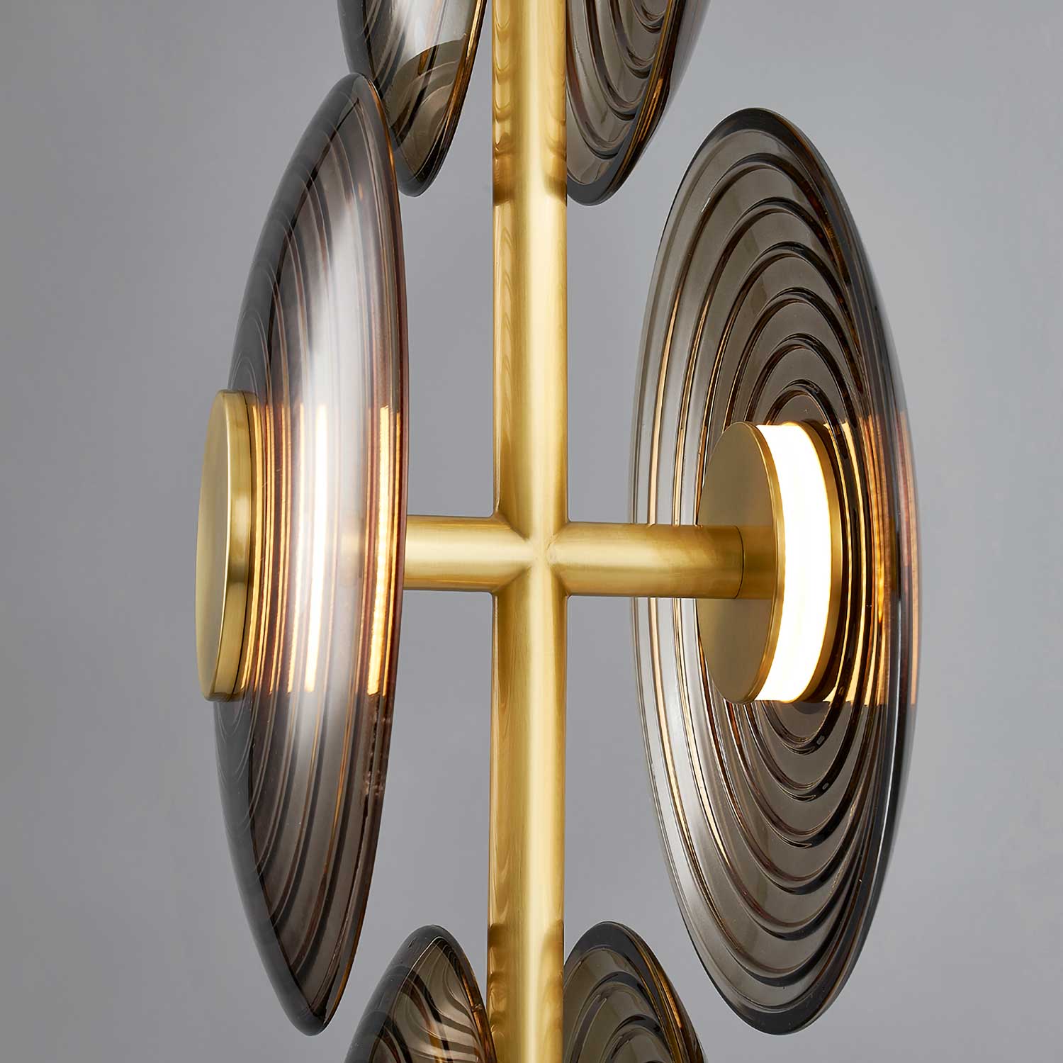 Griston - Modern golden suspension in brass and smoked glass