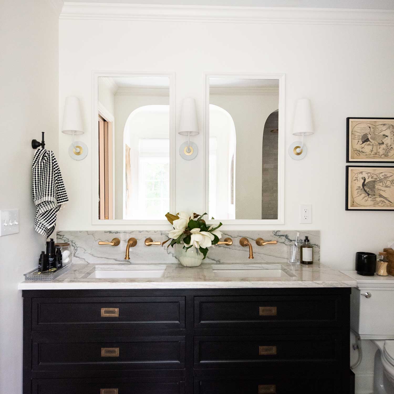 Merri - Vintage design wall sconce in linen and white metal