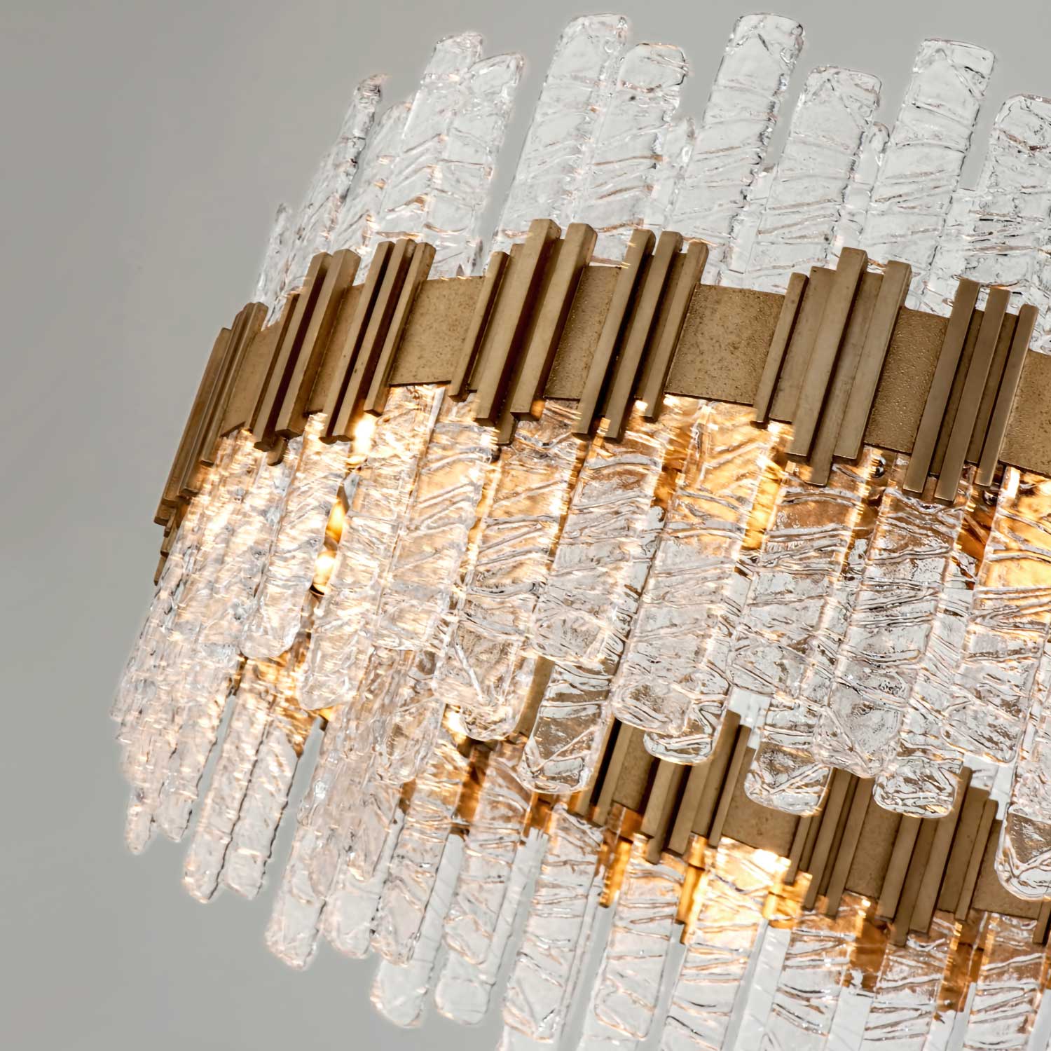 Ciro – Italienischer Designer-Kronleuchter aus Gold und Glas für ein luxuriöses Wohnzimmer