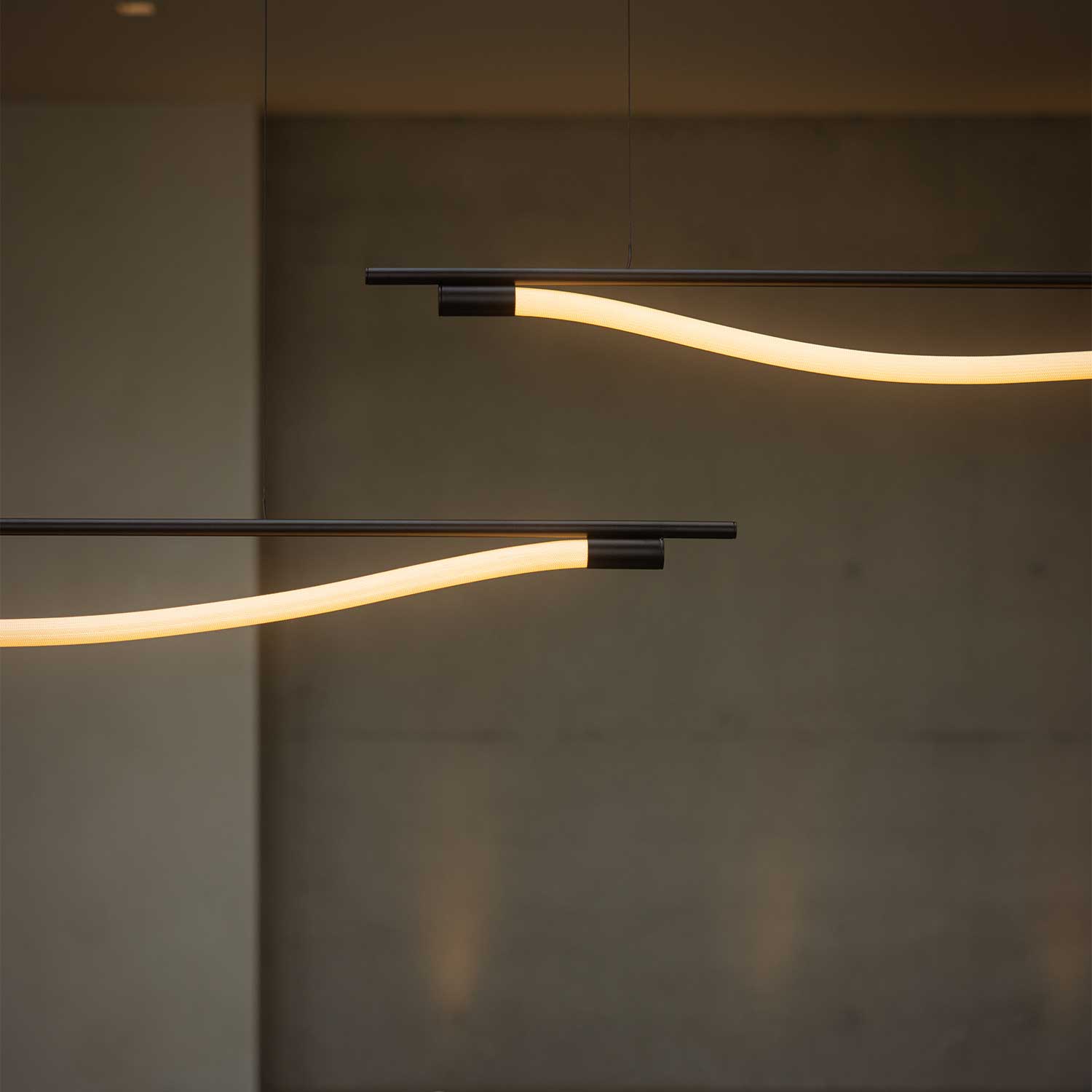 Levity Bow - Lámpara colgante lineal tubo led diseño para comedor