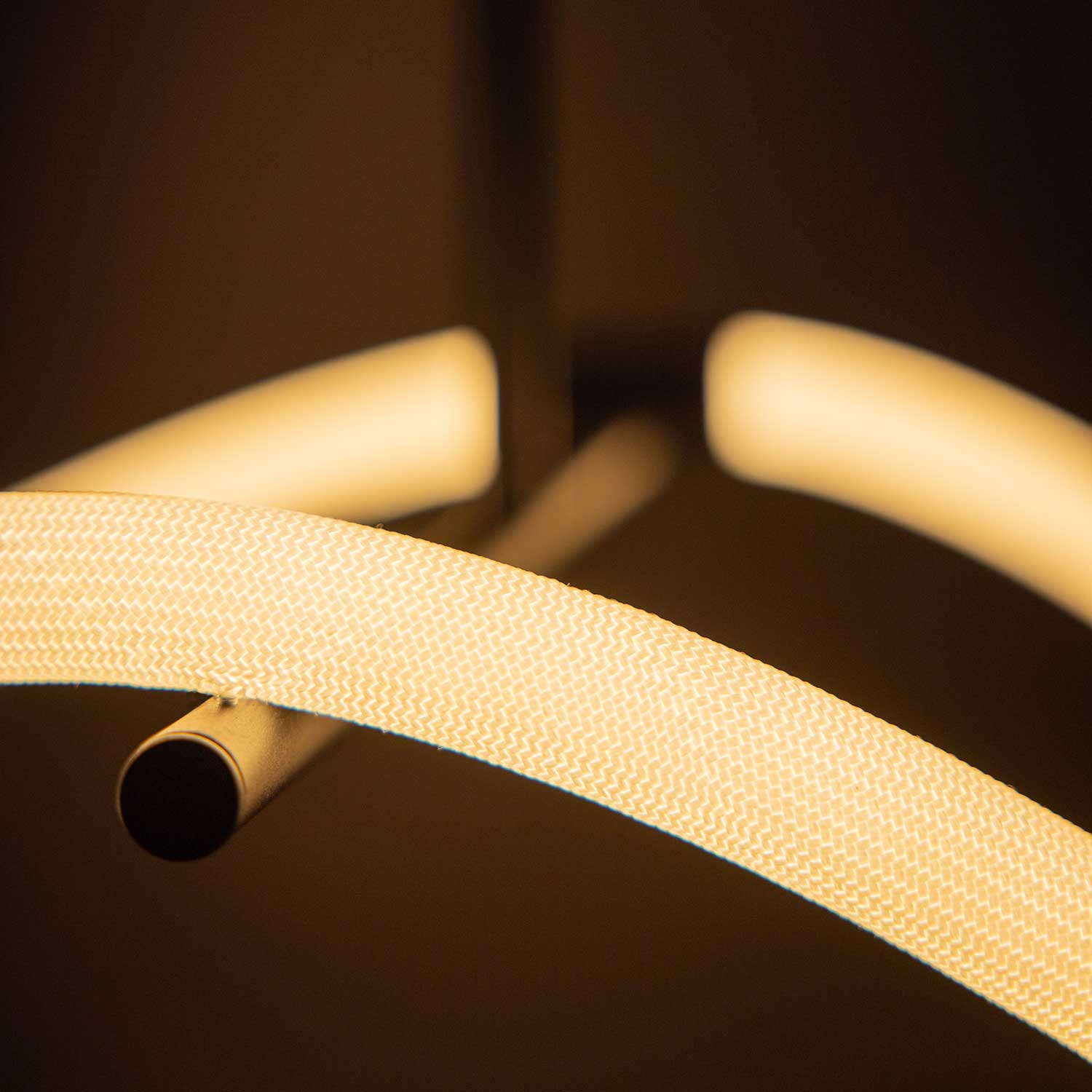 Levity Halo - Lámpara colgante de diseño tubo led para salón