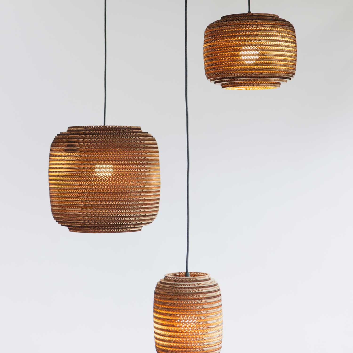 Scraplights Ausi - Natural cardboard pendant light for modern living room