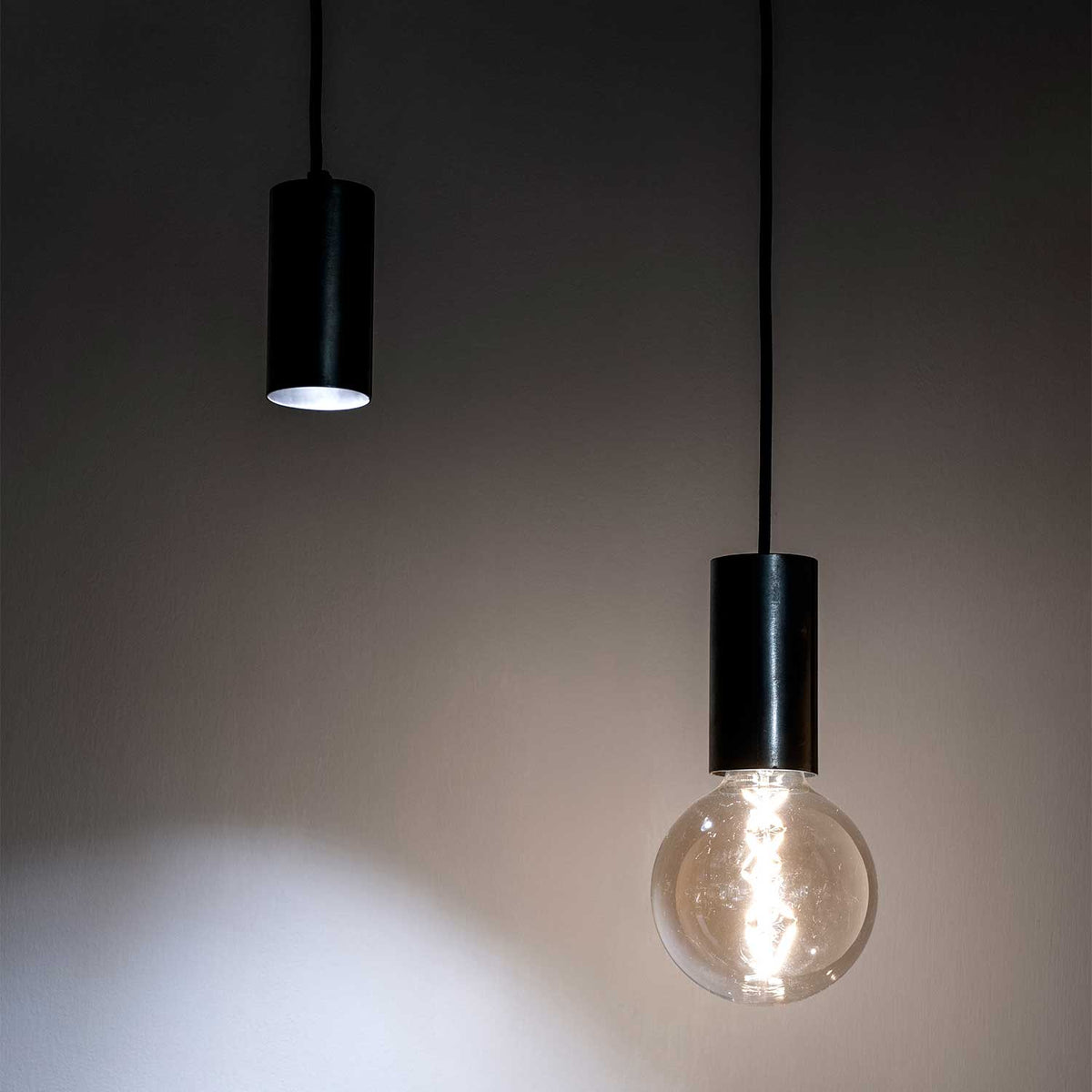 Sofisticato Nr.08 - Suspension en acier bleui, style industriel