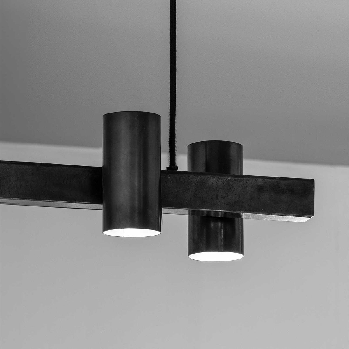 Sofisticato Nr.27 - Suspension en acier bleui, style industriel