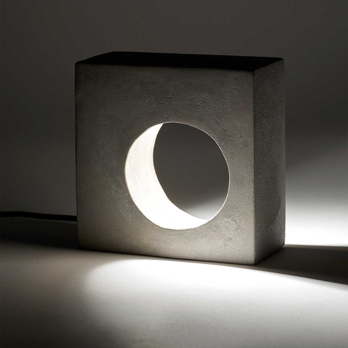 Flastaire - Lampe à poser en béton