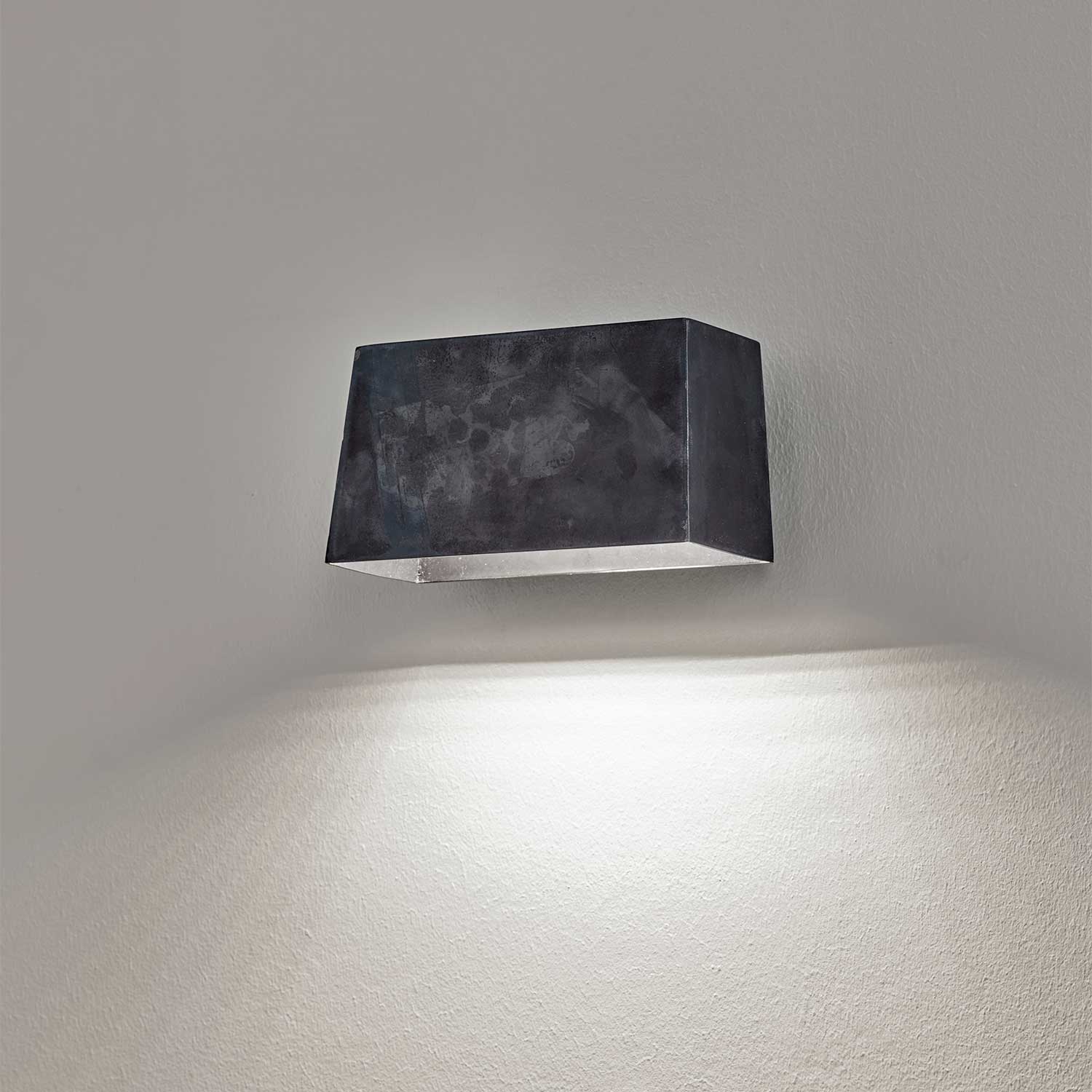Sofisticato Nr.36 - Applique murale LED en acier bleui, style industriel