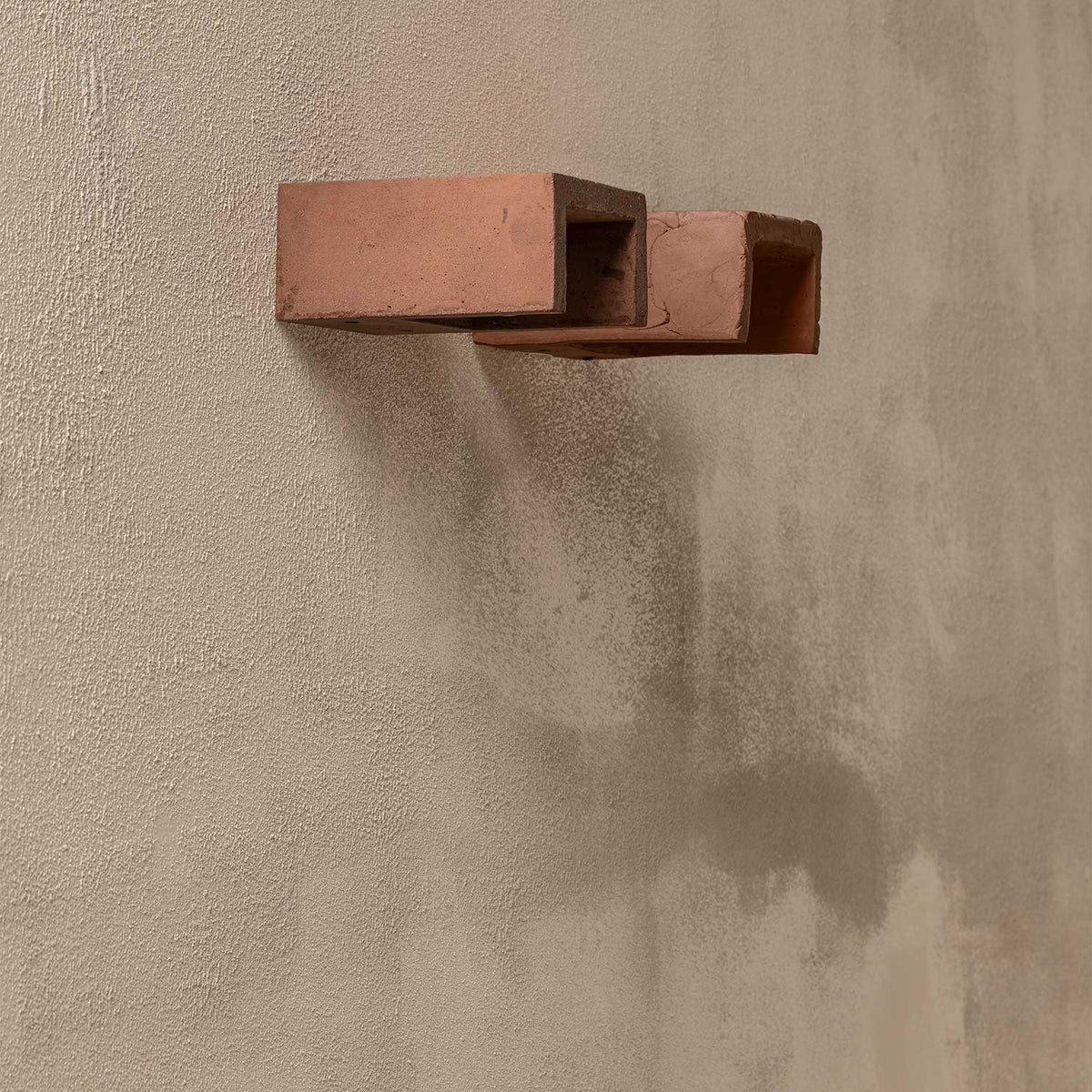 Primary Shape °2 - Applique murale en béton et terre cuite