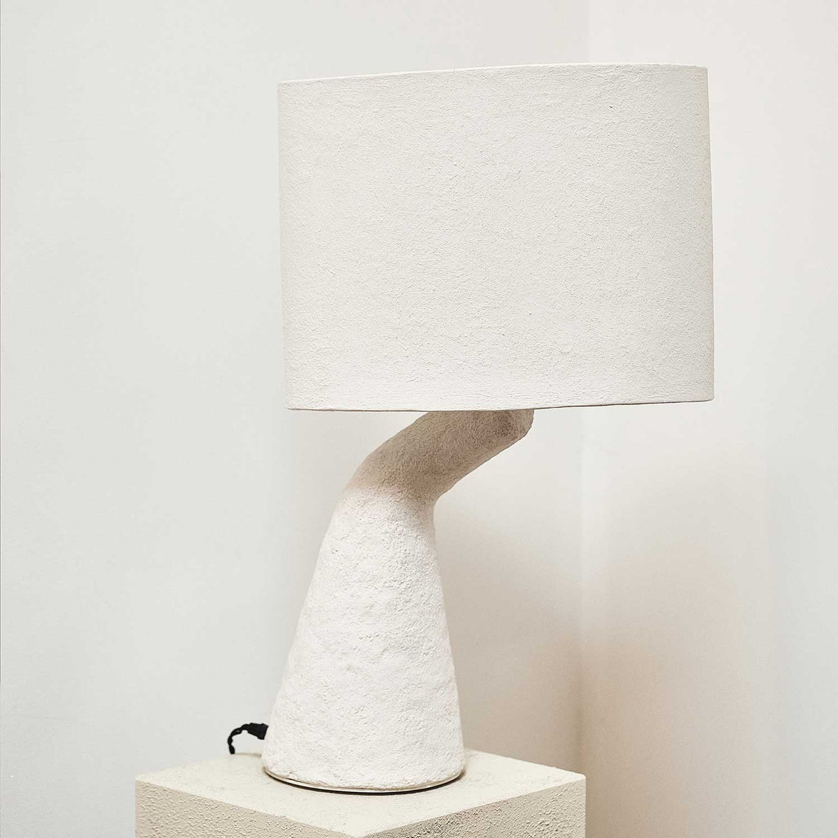 Earth 04 - Lampe à poser en papier mâché, style wabi-sabi