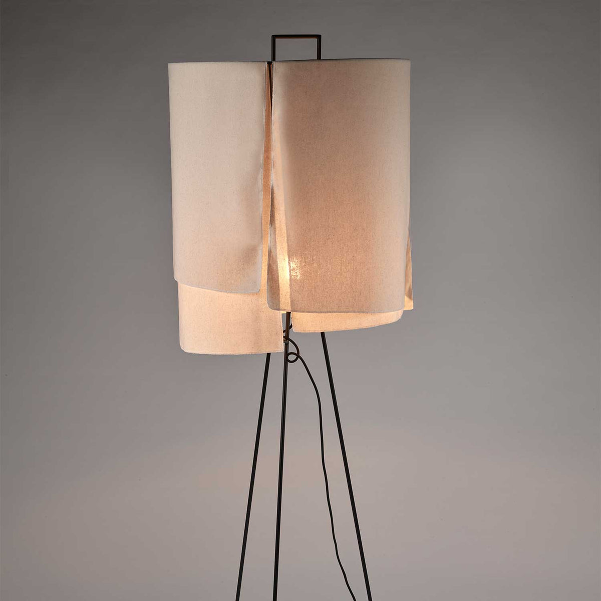 Nomad - Lampadaire en acier et lin