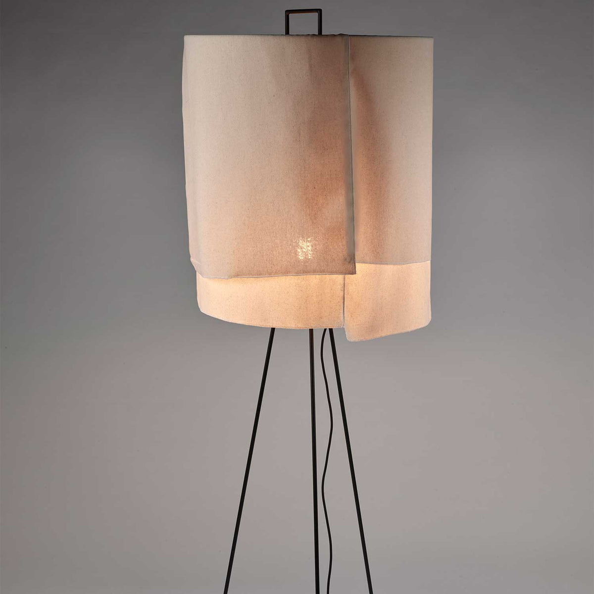 Nomad - Lampadaire en acier et lin