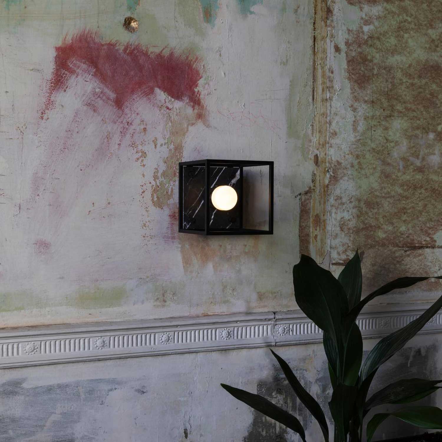 Caged Ceiling Small - Современный потолочный светильник с металлической клеткой и мрамором