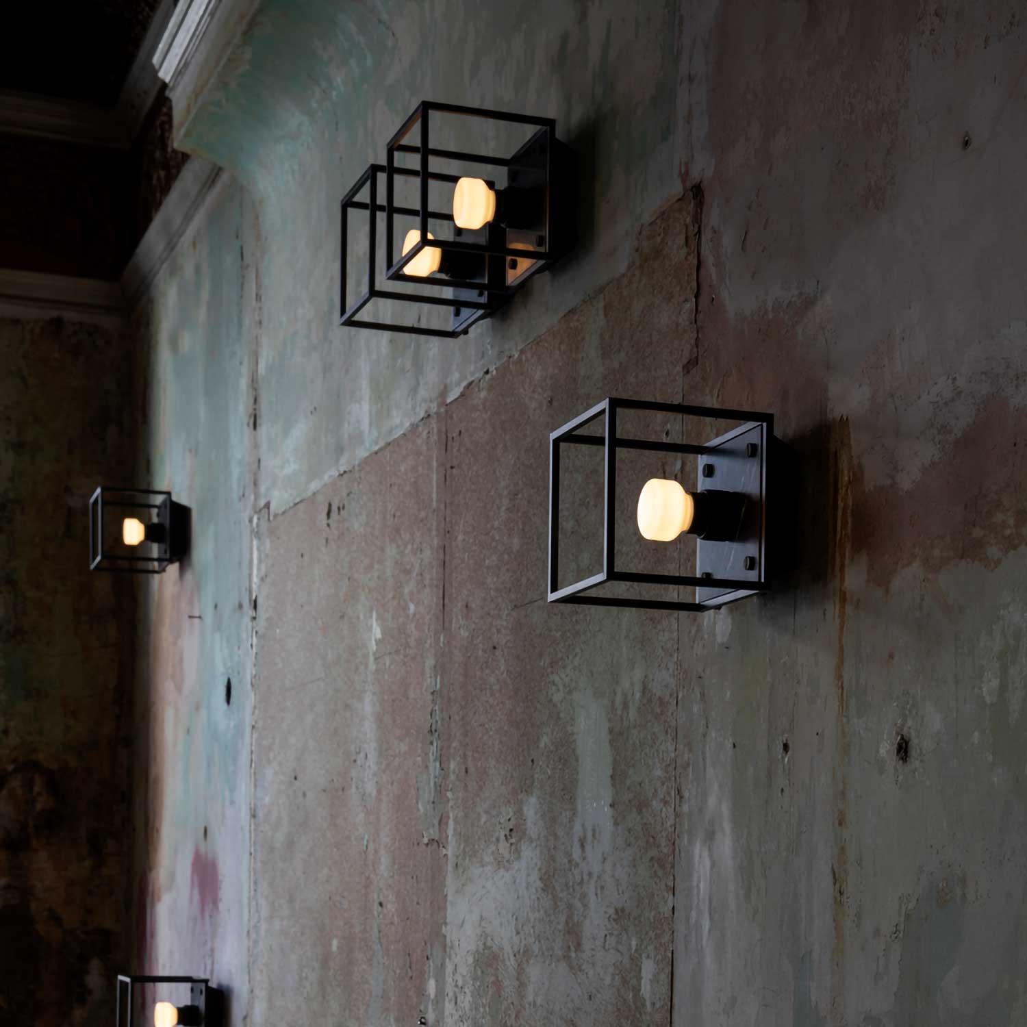 Caged Ceiling Small - Lámpara de techo contemporánea jaula de metal y mármol