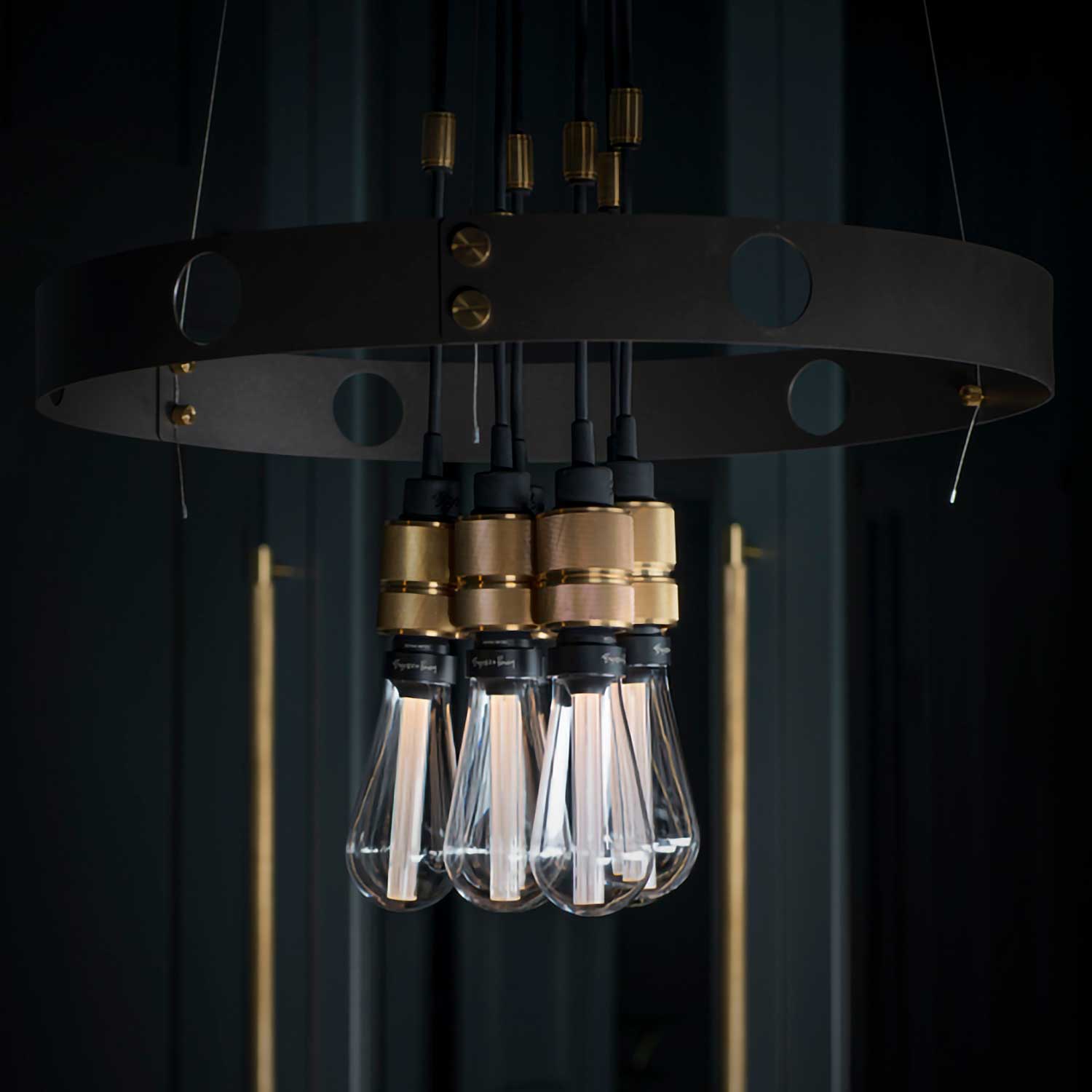 Hero Light - Industrieller Kronleuchter aus Metall und Glühbirnen für die Küche