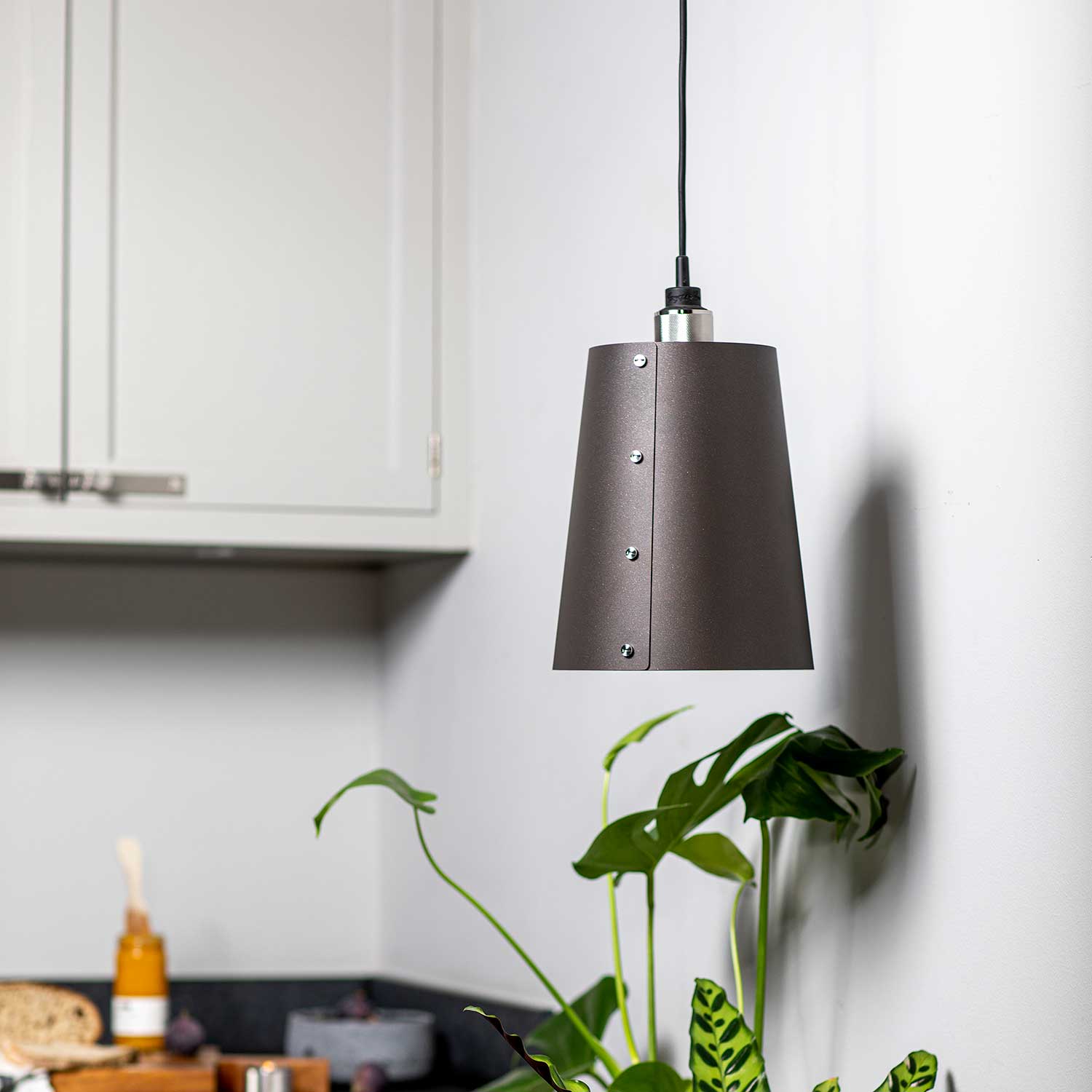 Hooked 1.0 - Sospensione metallica di design per cucina