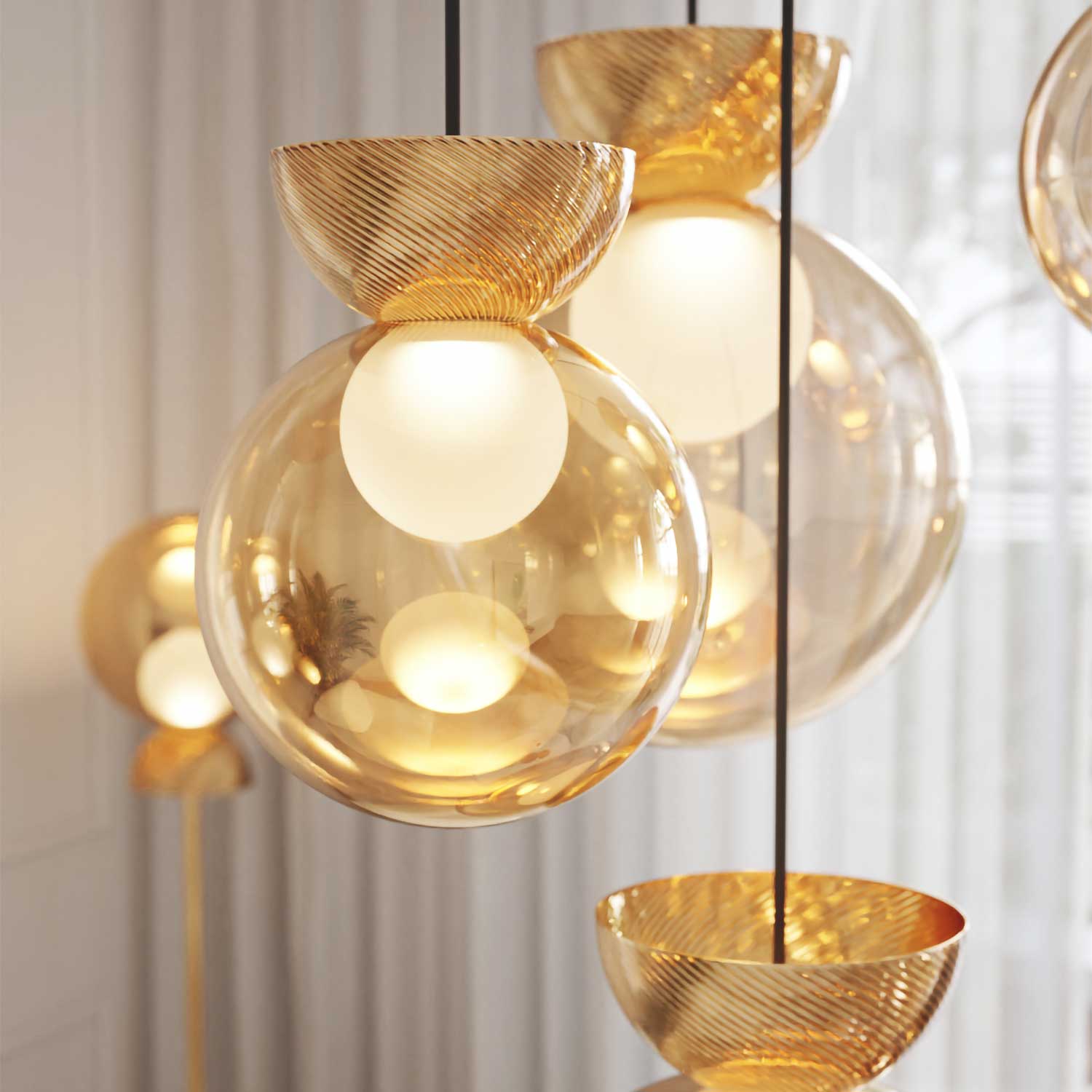 CHARM - Sospensione lussuosa sfera in vetro contemporanea