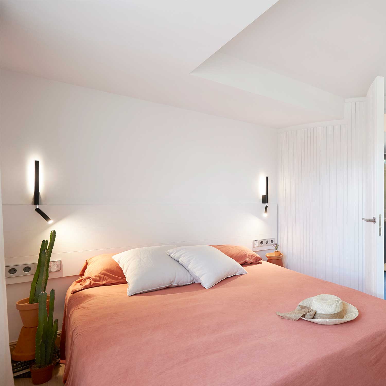 Canut - Aplique de pared con luz de lectura LED de acero para dormitorio