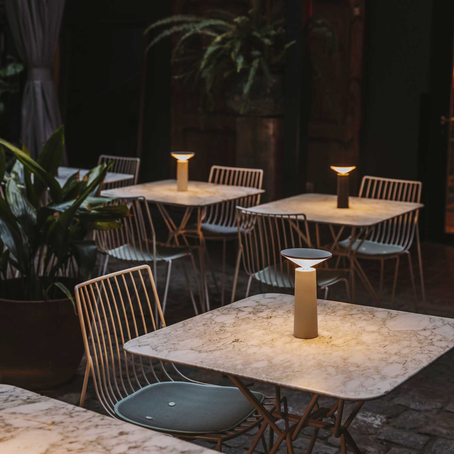 Cocktail - Wireless design lamp for dining table