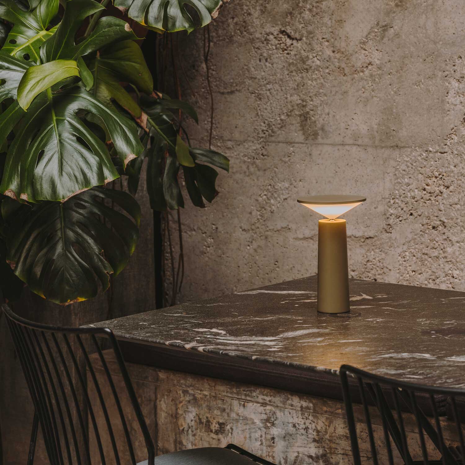 Cocktail - Wireless design lamp for dining table