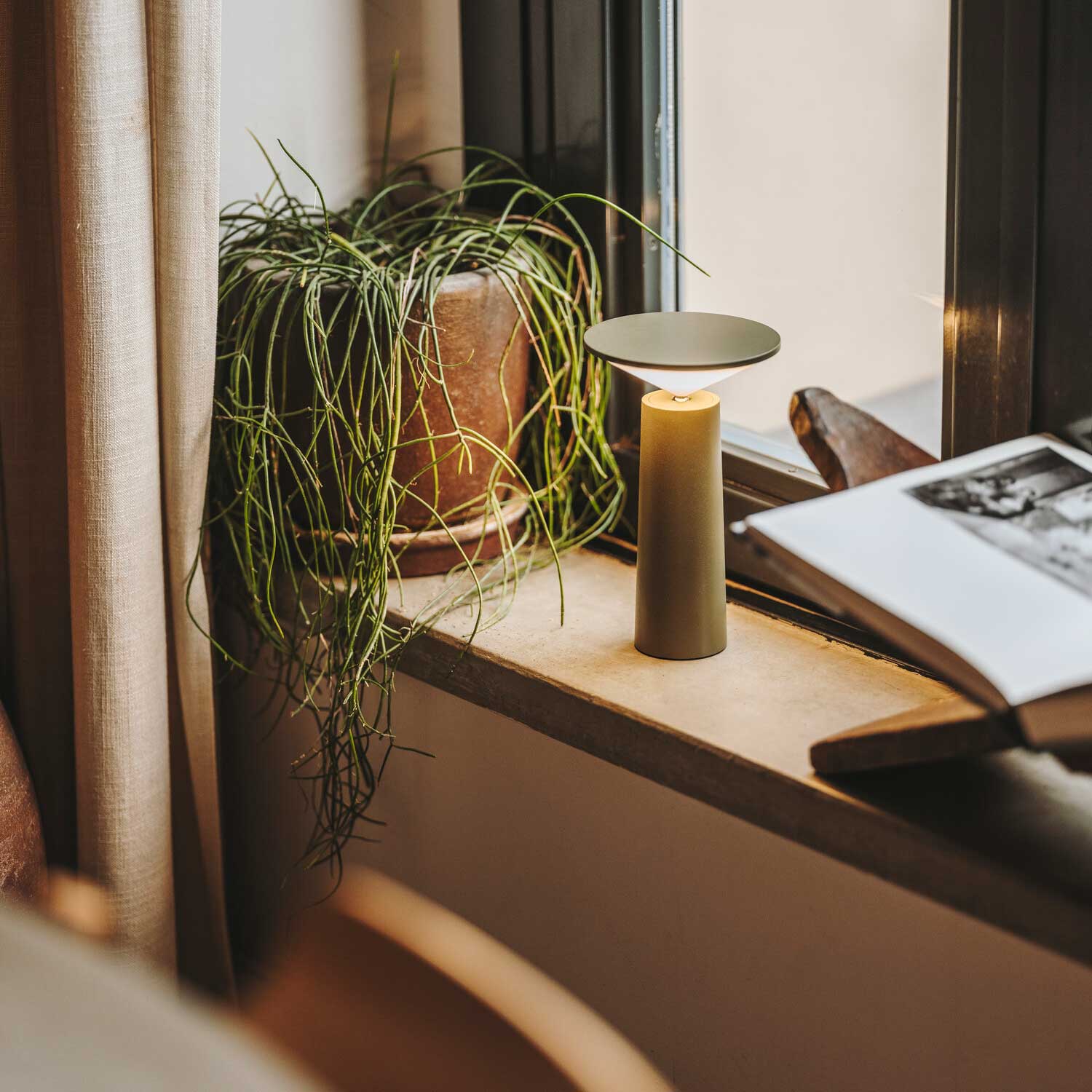 Cocktail - Wireless design lamp for dining table