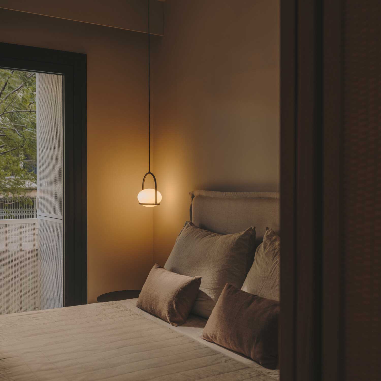 Coco Single - Sospensione design sfera in acrilico moderno