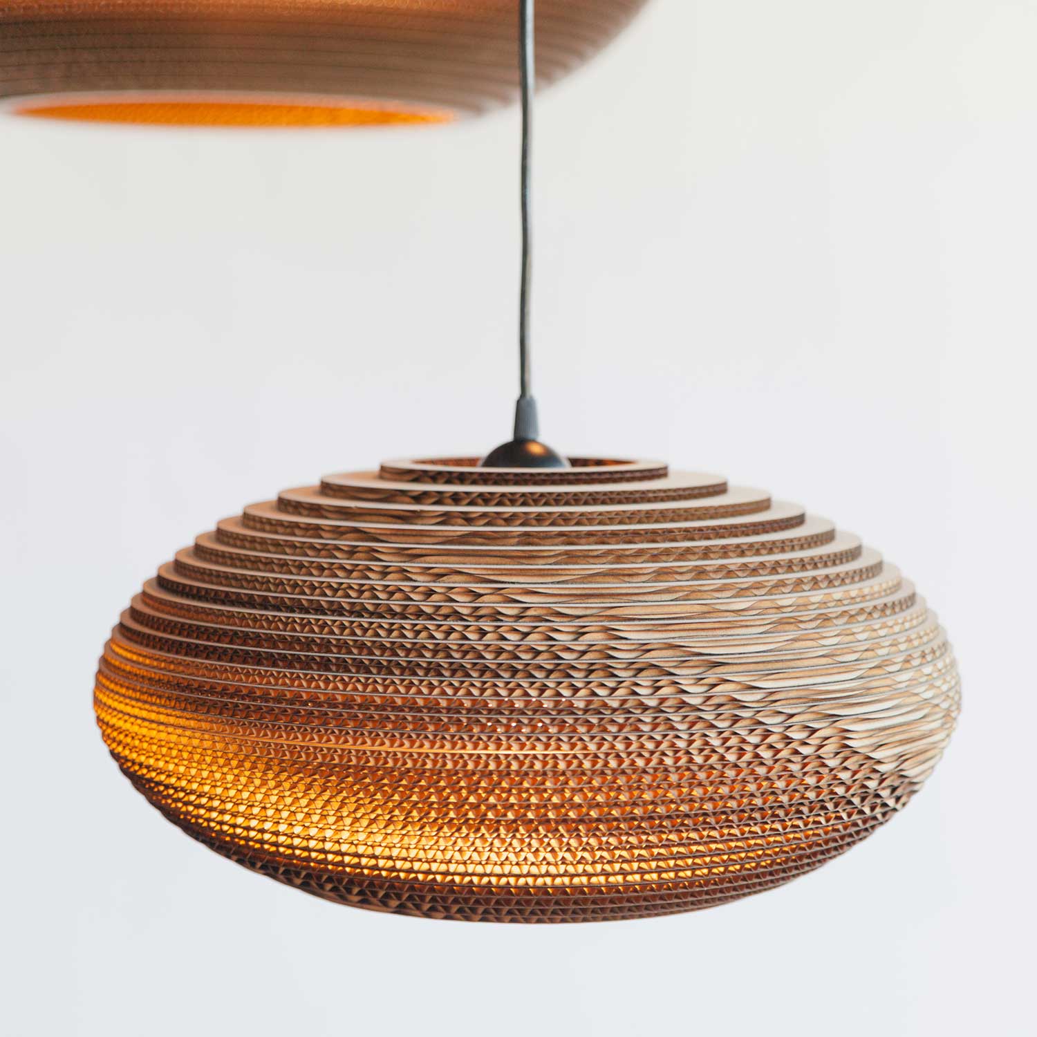 Scraplights Disc - Design suspension in corrugated cardboard for living room