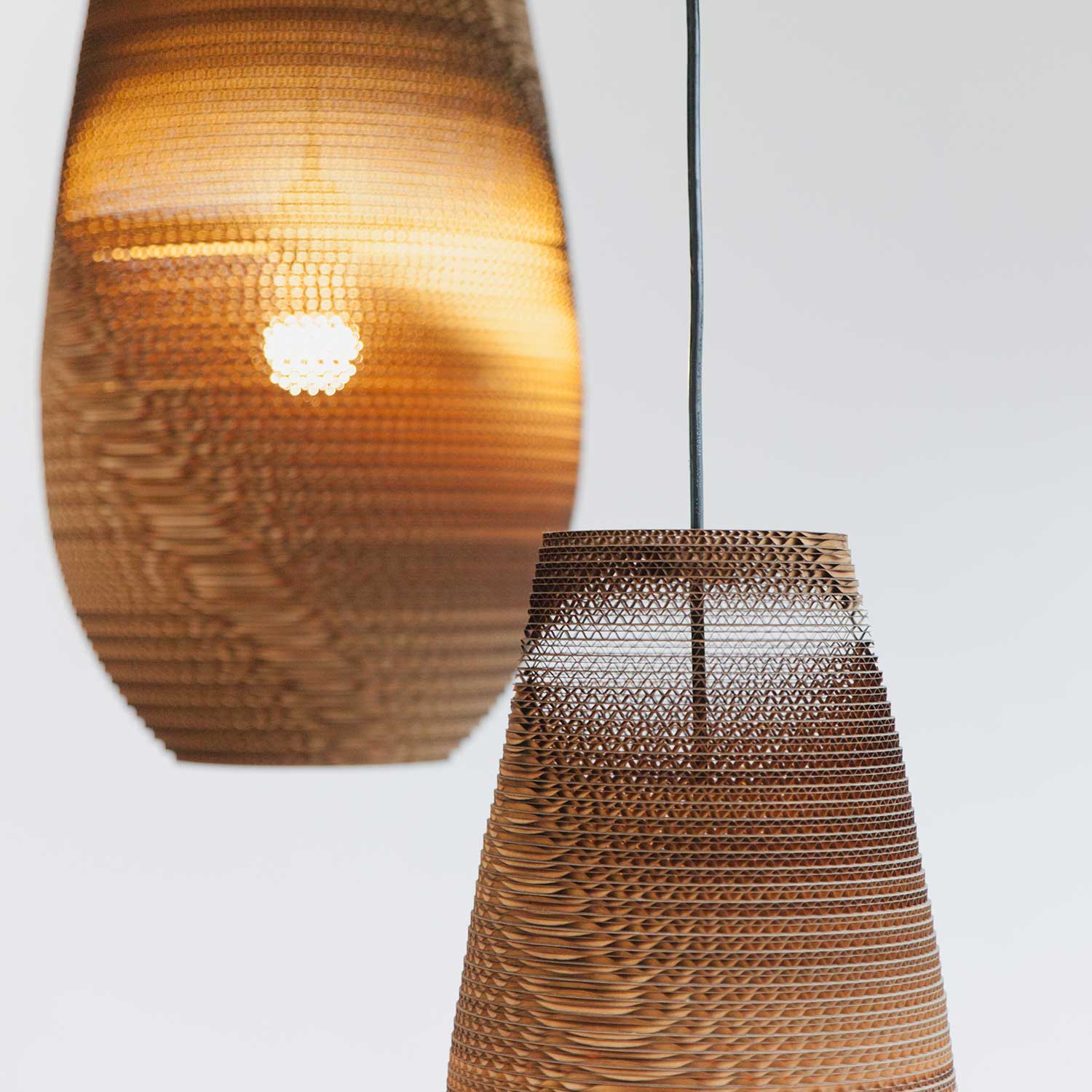 Scraplights Drop - Lámpara colgante blanca de diseño en cartón para salón