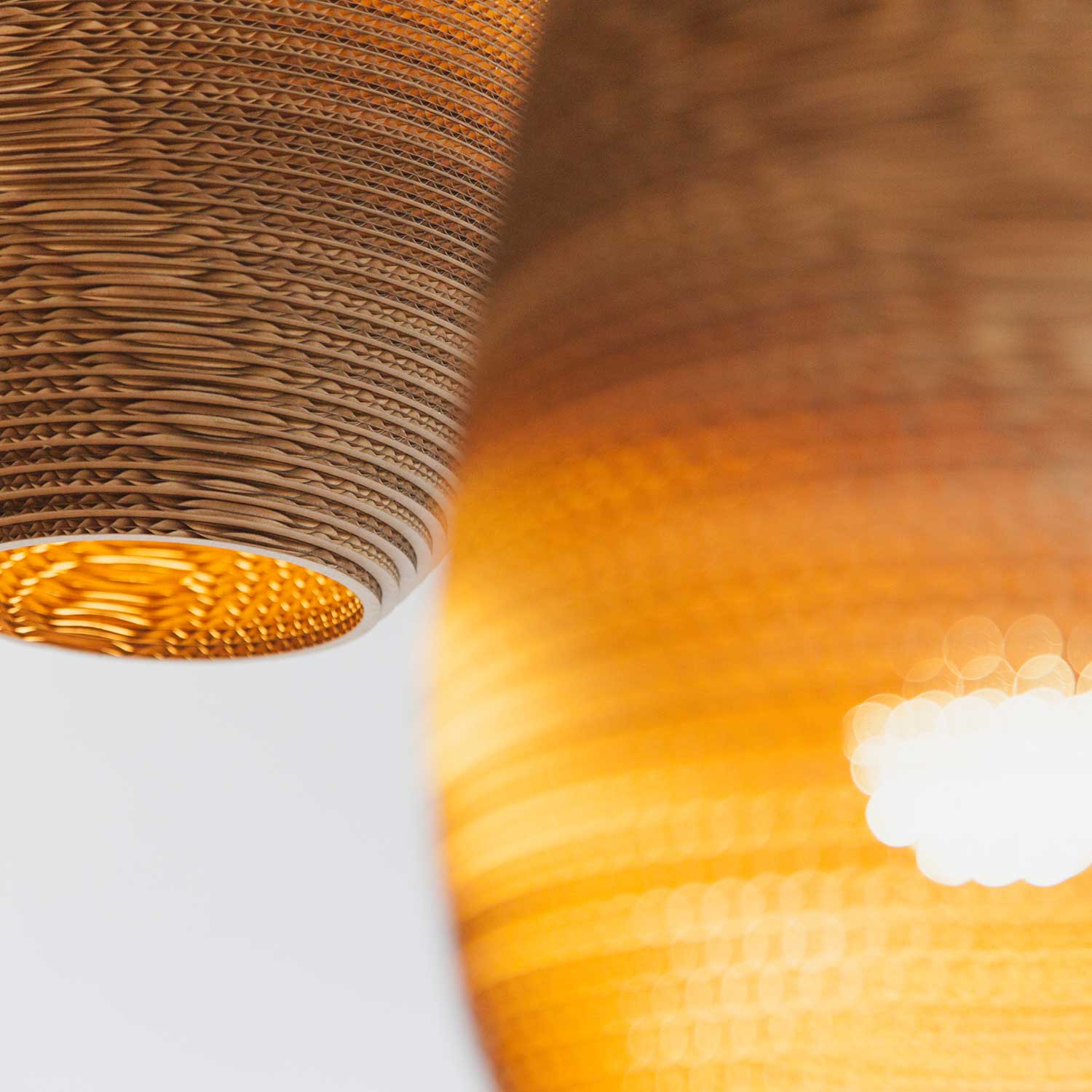 Scraplights Drop - Lámpara colgante blanca de diseño en cartón para salón