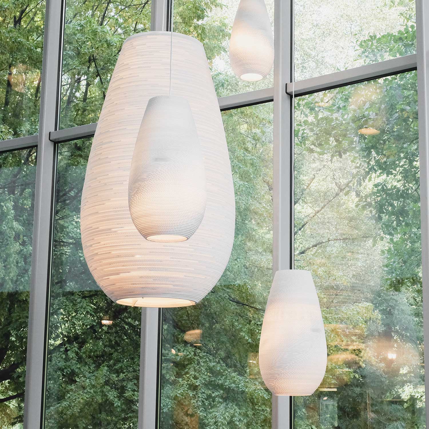 Scraplights Drop - Lámpara colgante blanca de diseño en cartón para salón