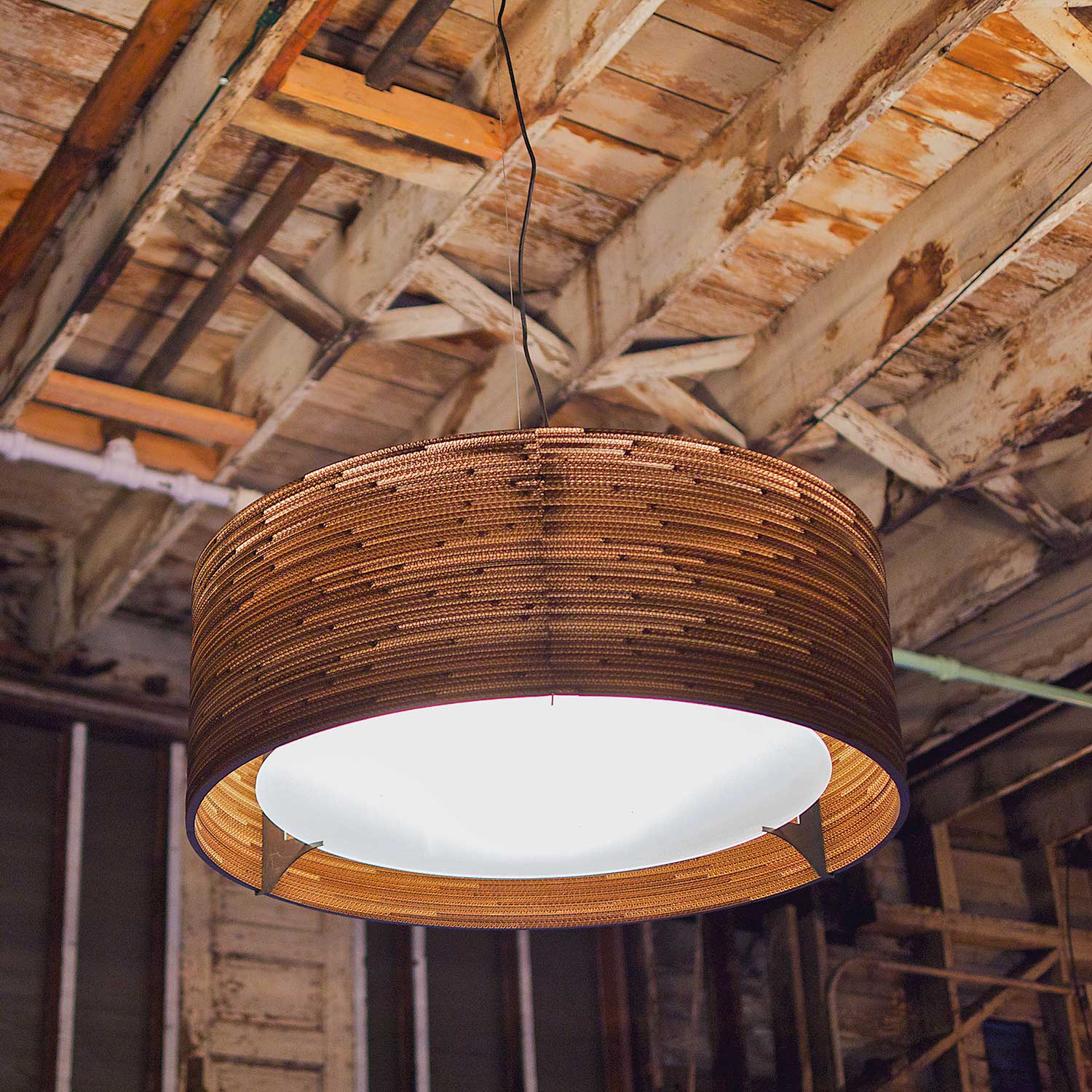 Scraplights Drum - Lámpara colgante para habitación de diseño en cartón reciclado