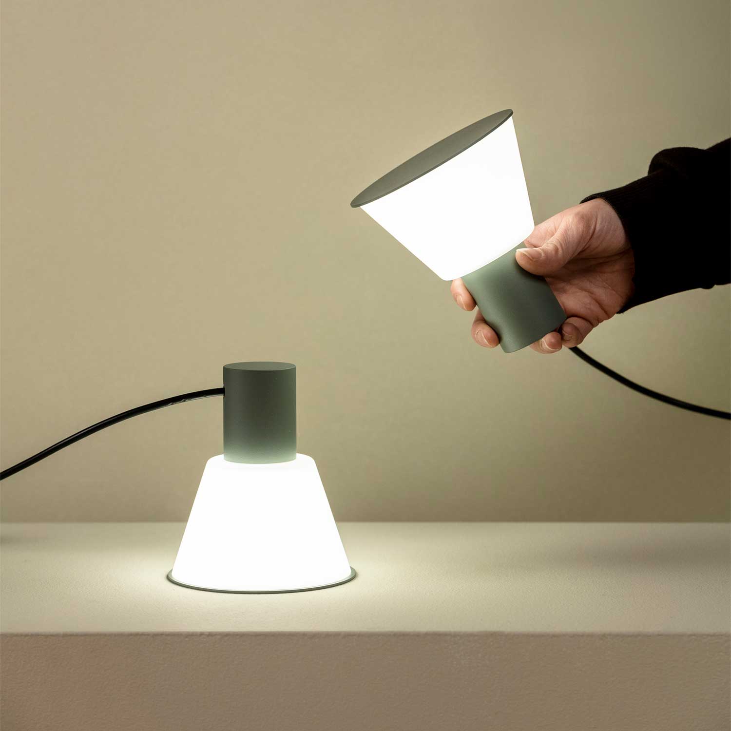 Belt - Lampe à poser LED design contemporain pour salon