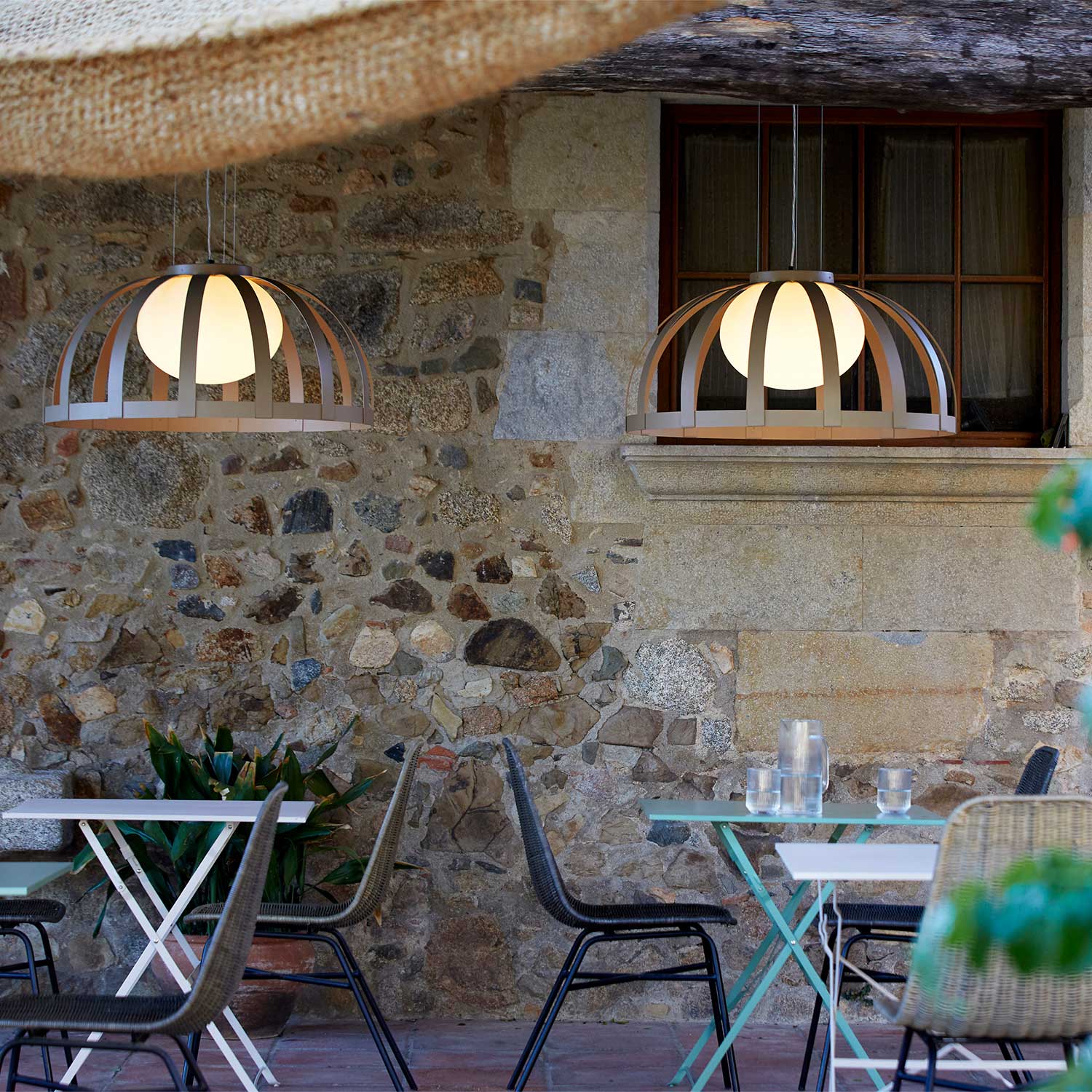 Чаши - Бежевая уличная подвеска с регулируемой светодиодной подсветкой