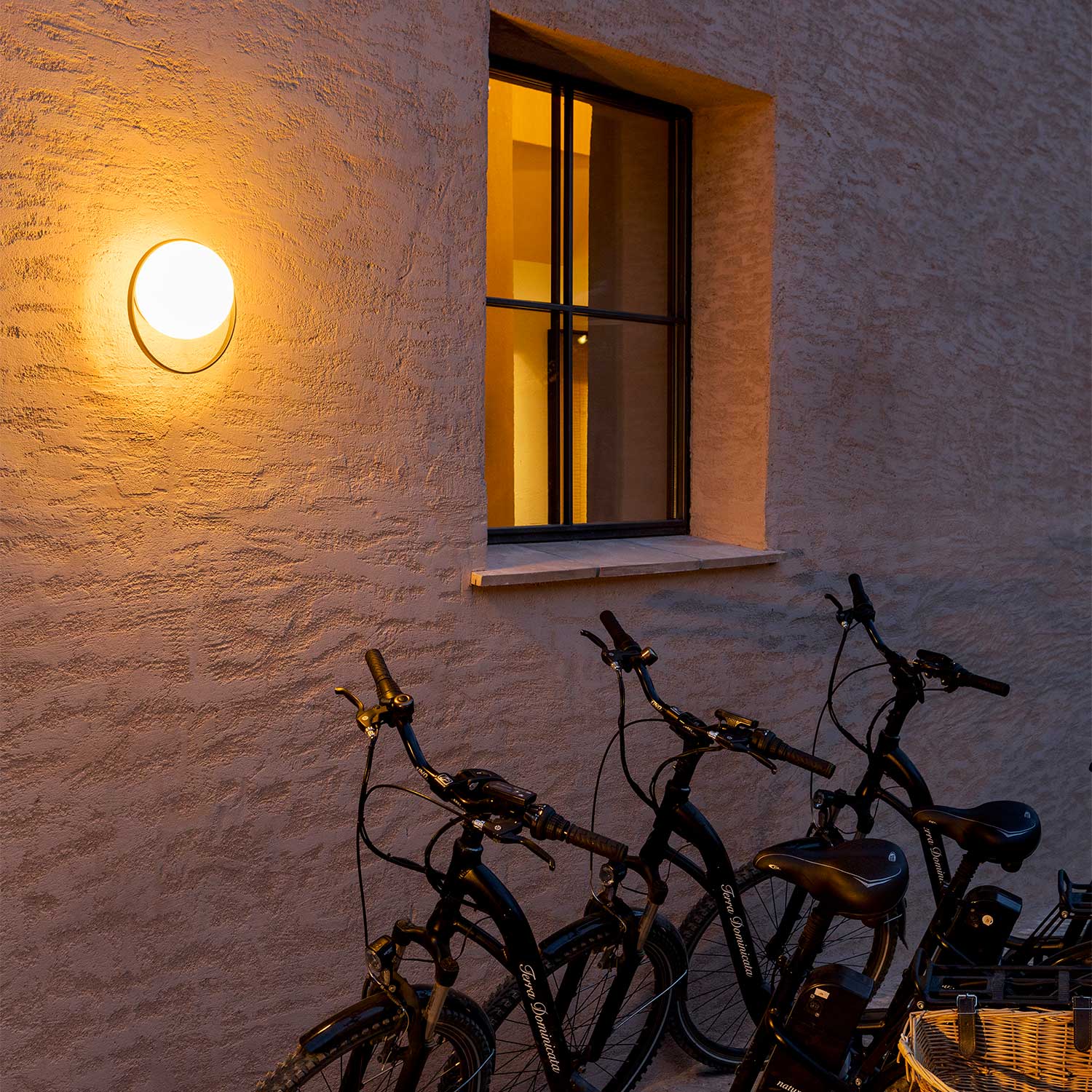 Circ - LED Außenwandleuchte aus Stahl, Design