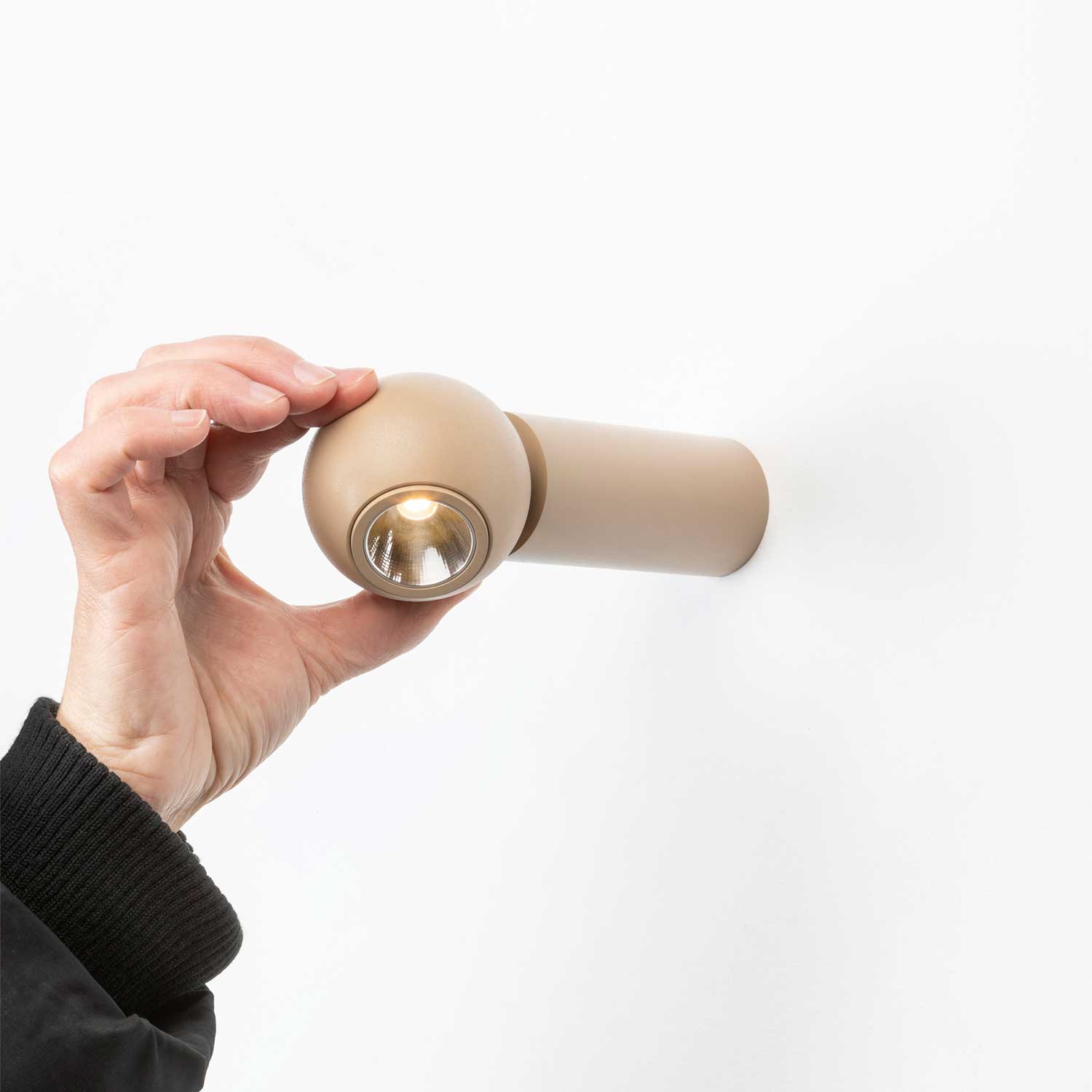 Compass - Design LED wall sconce in steel for living room