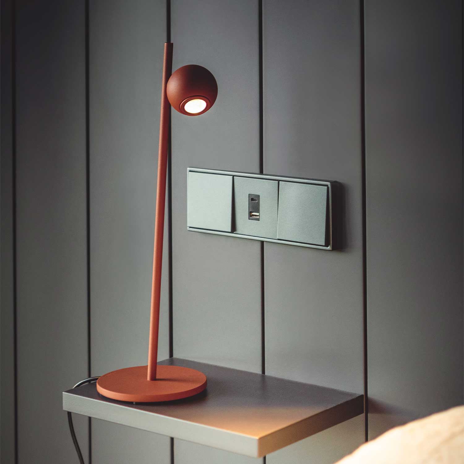 Compass - Lampe de bureau led dimmable en acier