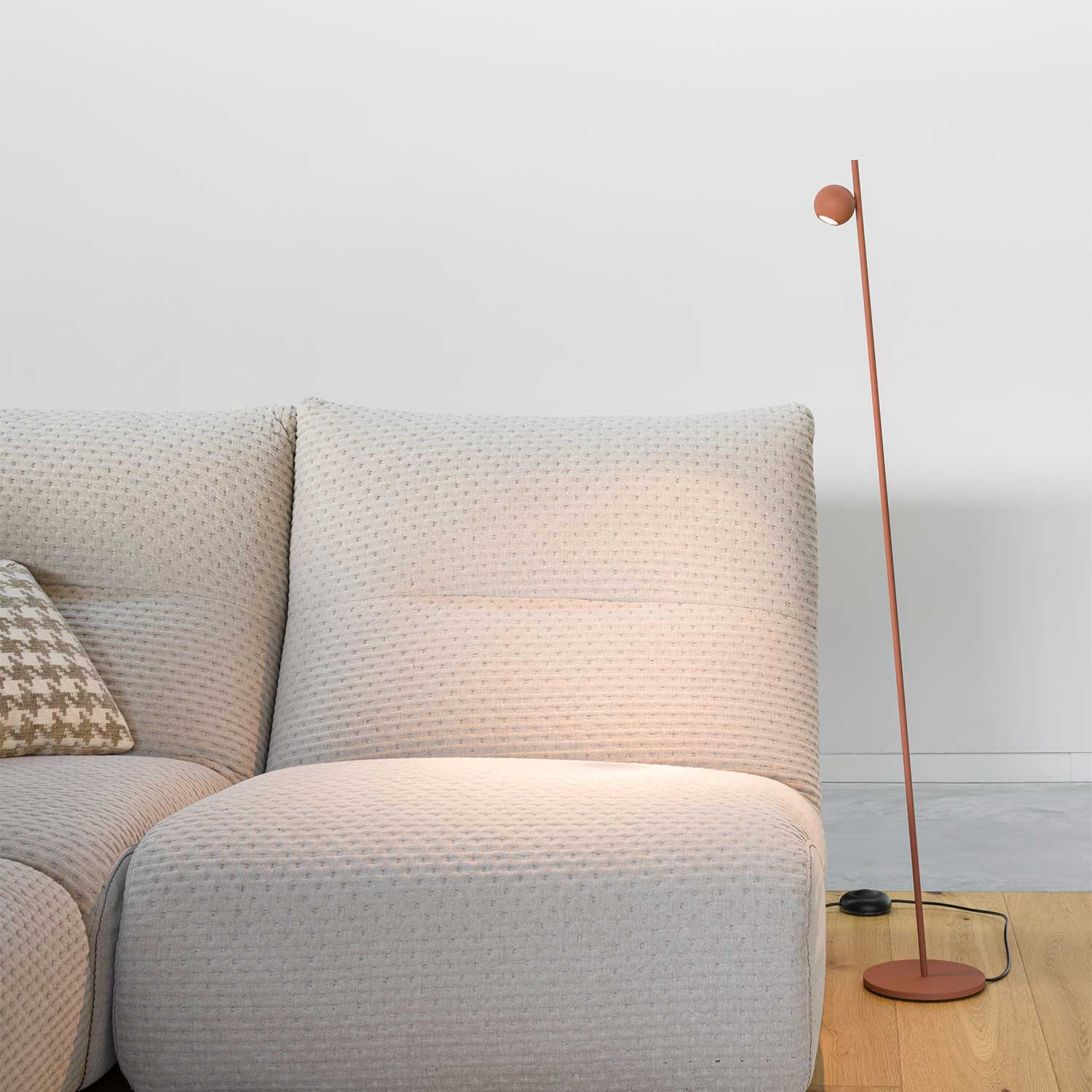 Компас - светодиодный торшер для гостиной в минималистском дизайне