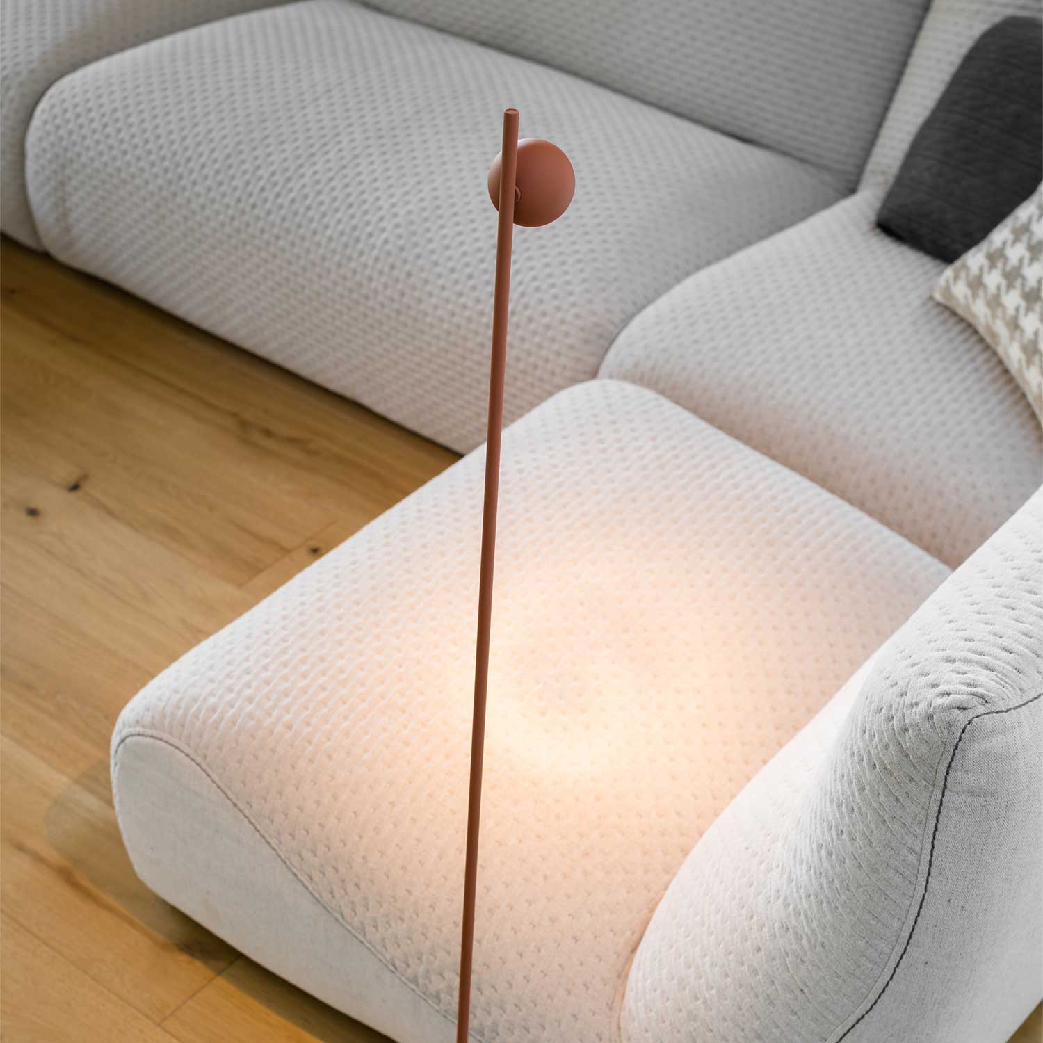 Компас - светодиодный торшер для гостиной в минималистском дизайне