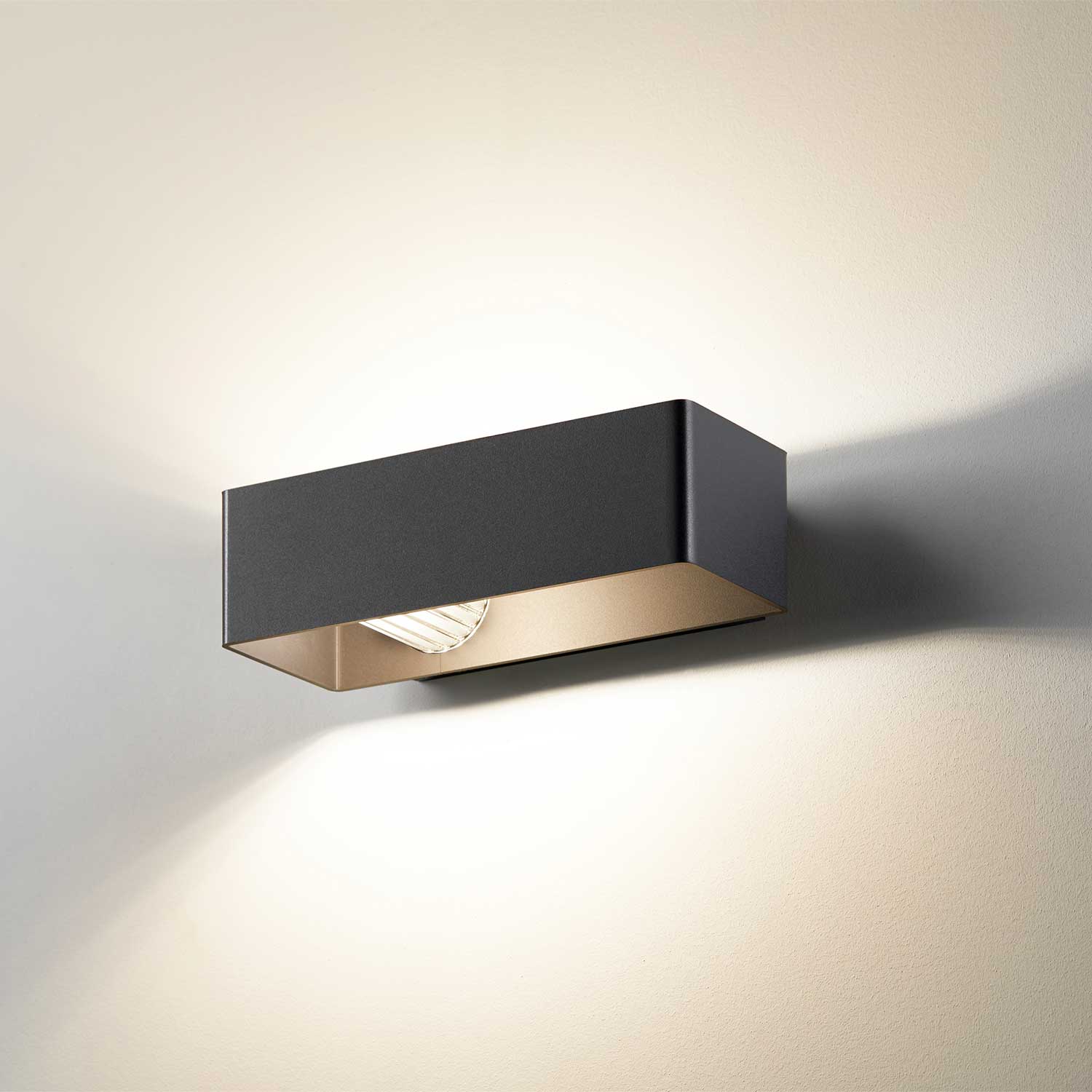 Frame - светильник-стойка для улицы с LED-дизайном