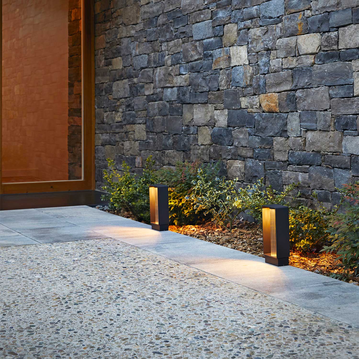 Frame - светильник-стойка для улицы с LED-дизайном