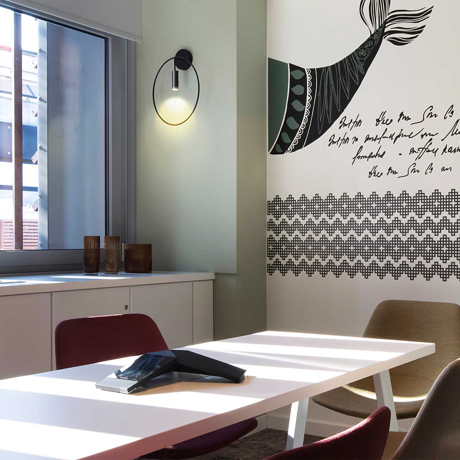 Revolta - Aplique de pared de acero moderno para salón