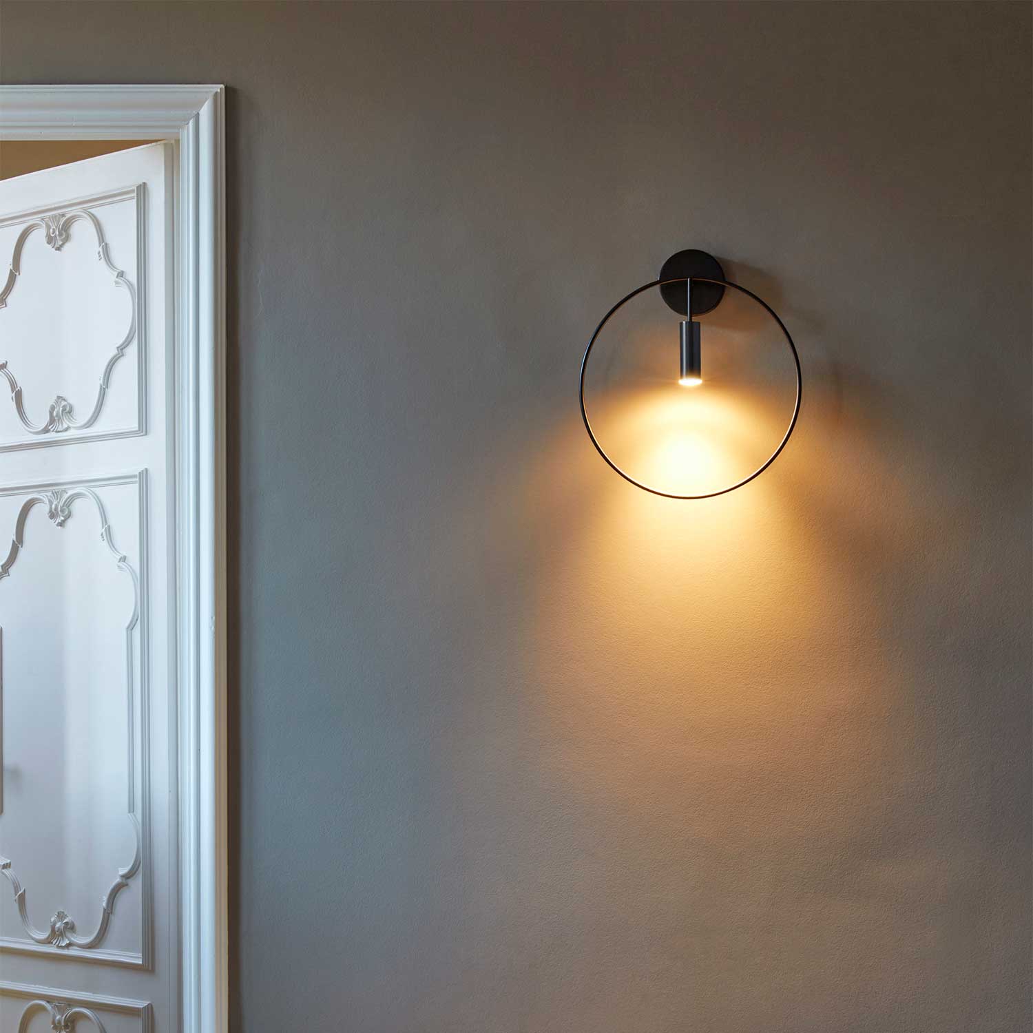 Revolta - Aplique de pared de acero moderno para salón