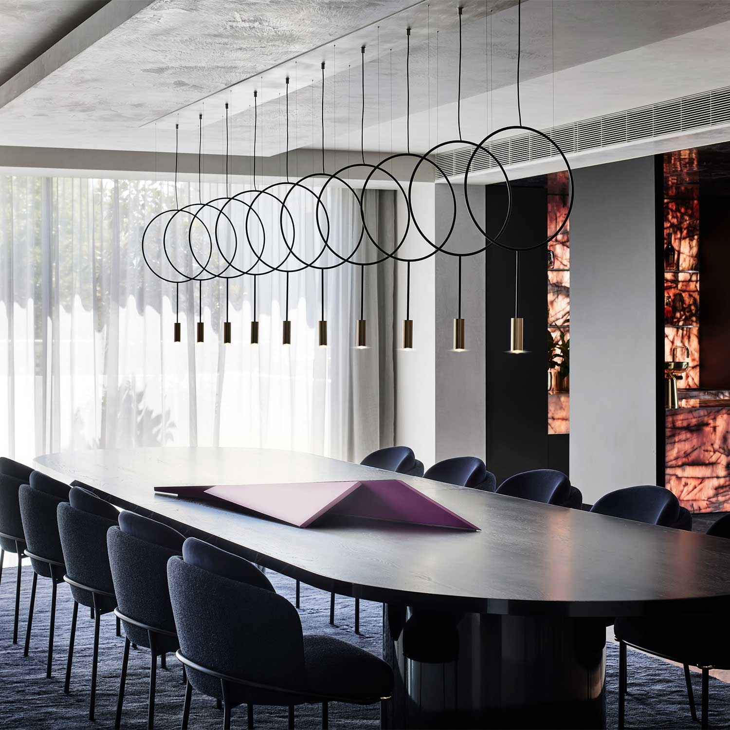 Revolta - Подвесной металлический светильник в стиле ар-деко для гостиной