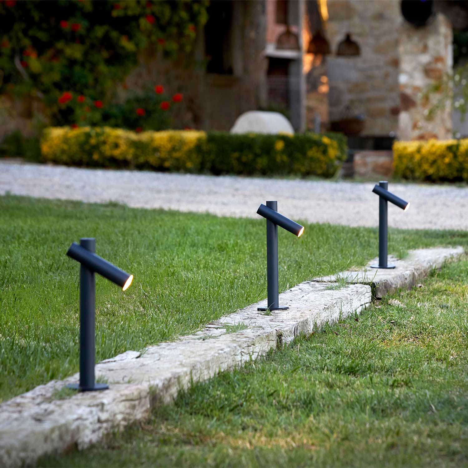 Tik - Poste led exterior de diseño para senderos de jardín