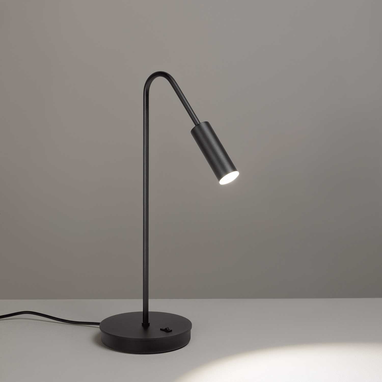 Volta - Minimalist design steel desk lamp