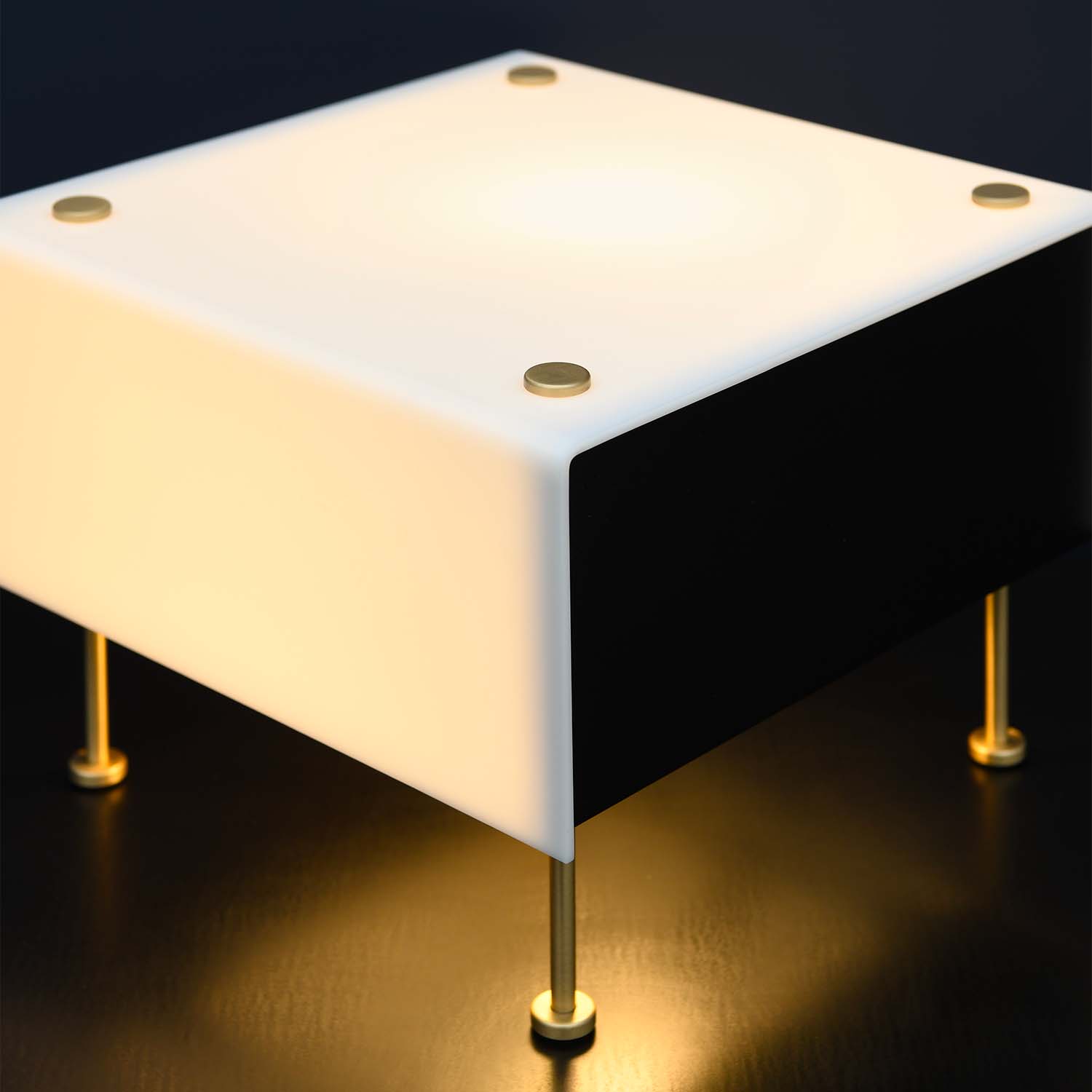 G60 - Retro vintage 60s desk lamp design