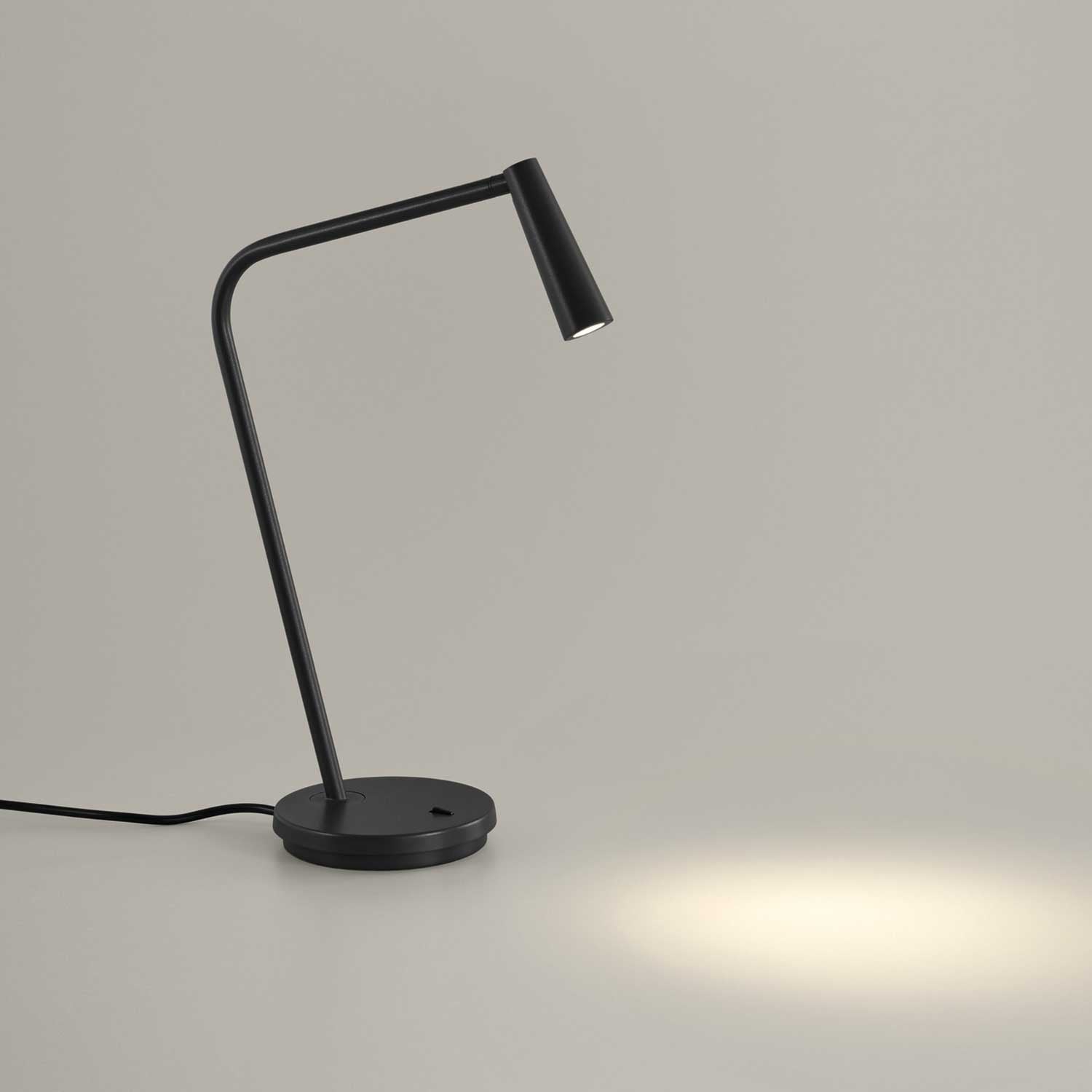 Gamma - LED-Nachttischlampe aus Metall modernes Design