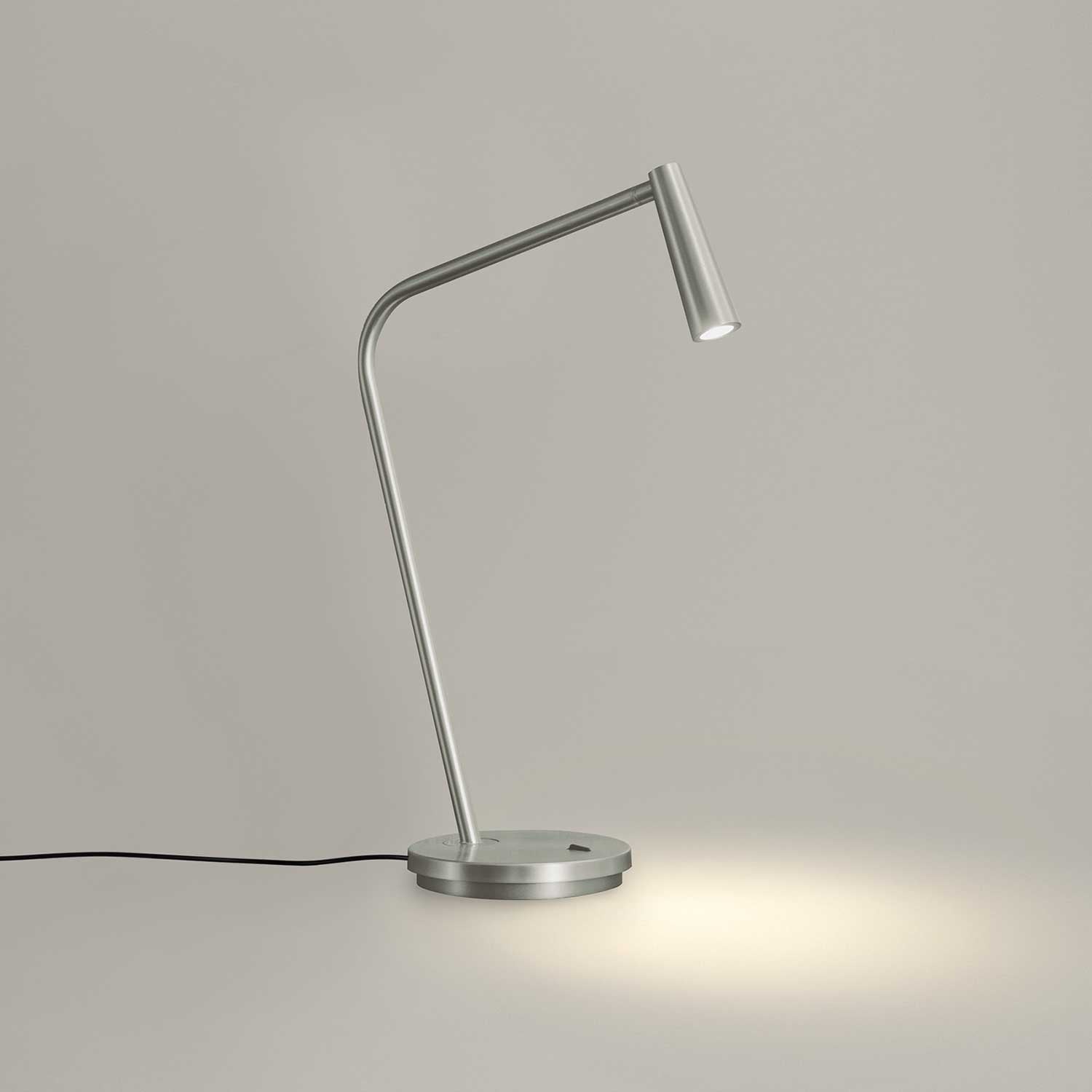 Gamma - LED-Nachttischlampe aus Metall modernes Design