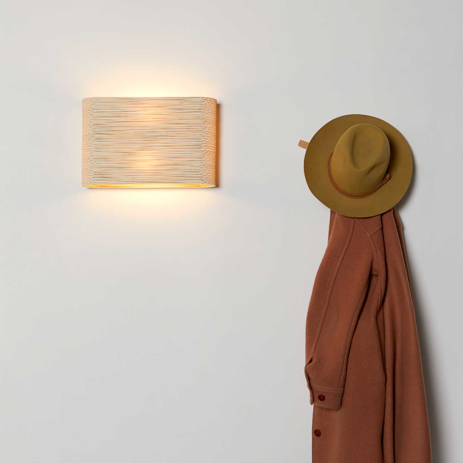 Skew - Aplique de pared de diseño en cartón reciclado para dormitorio