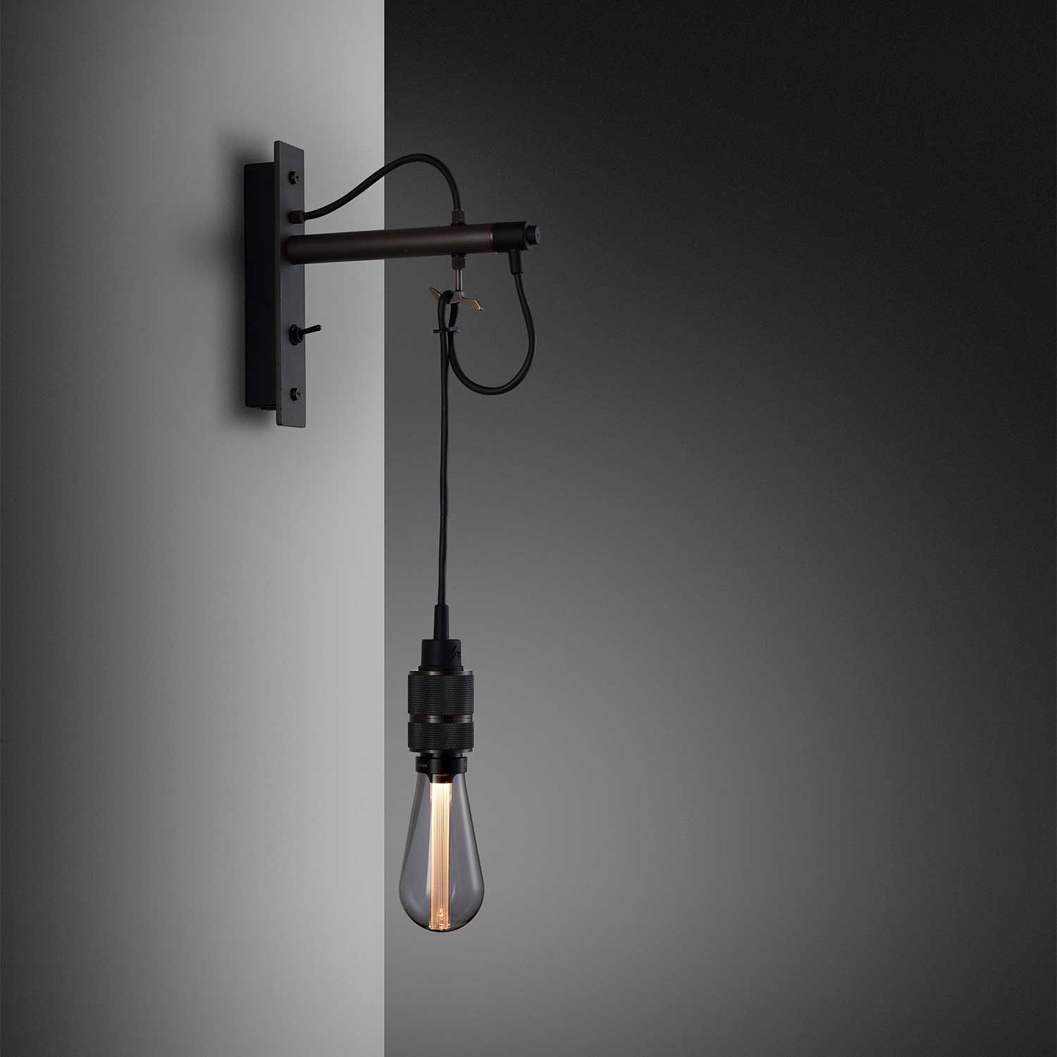Hooked Wall - Applique murale pendante pour chambre industrielle